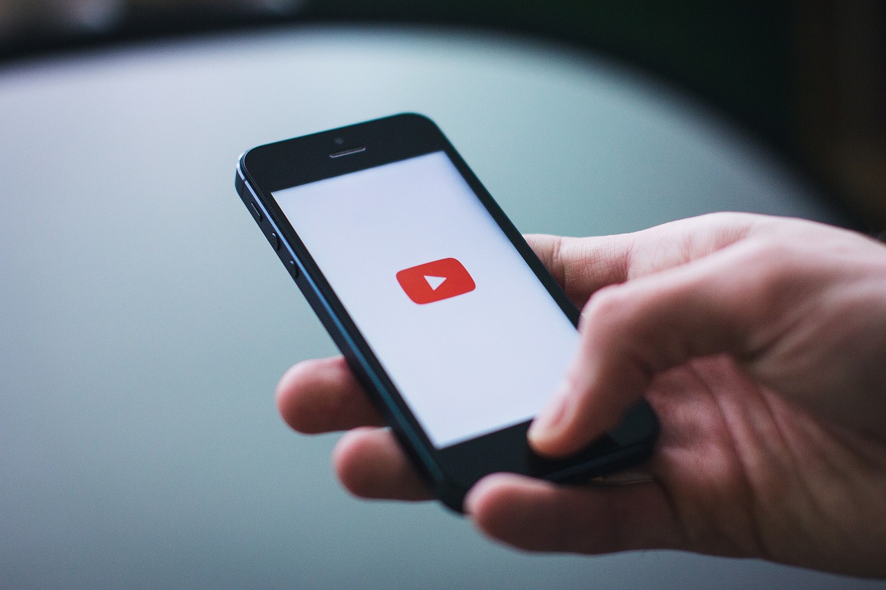 Google宣布,未來只要是2類用戶,就能免費享有YouTube Premium會員資格。(翻攝自pixabay)