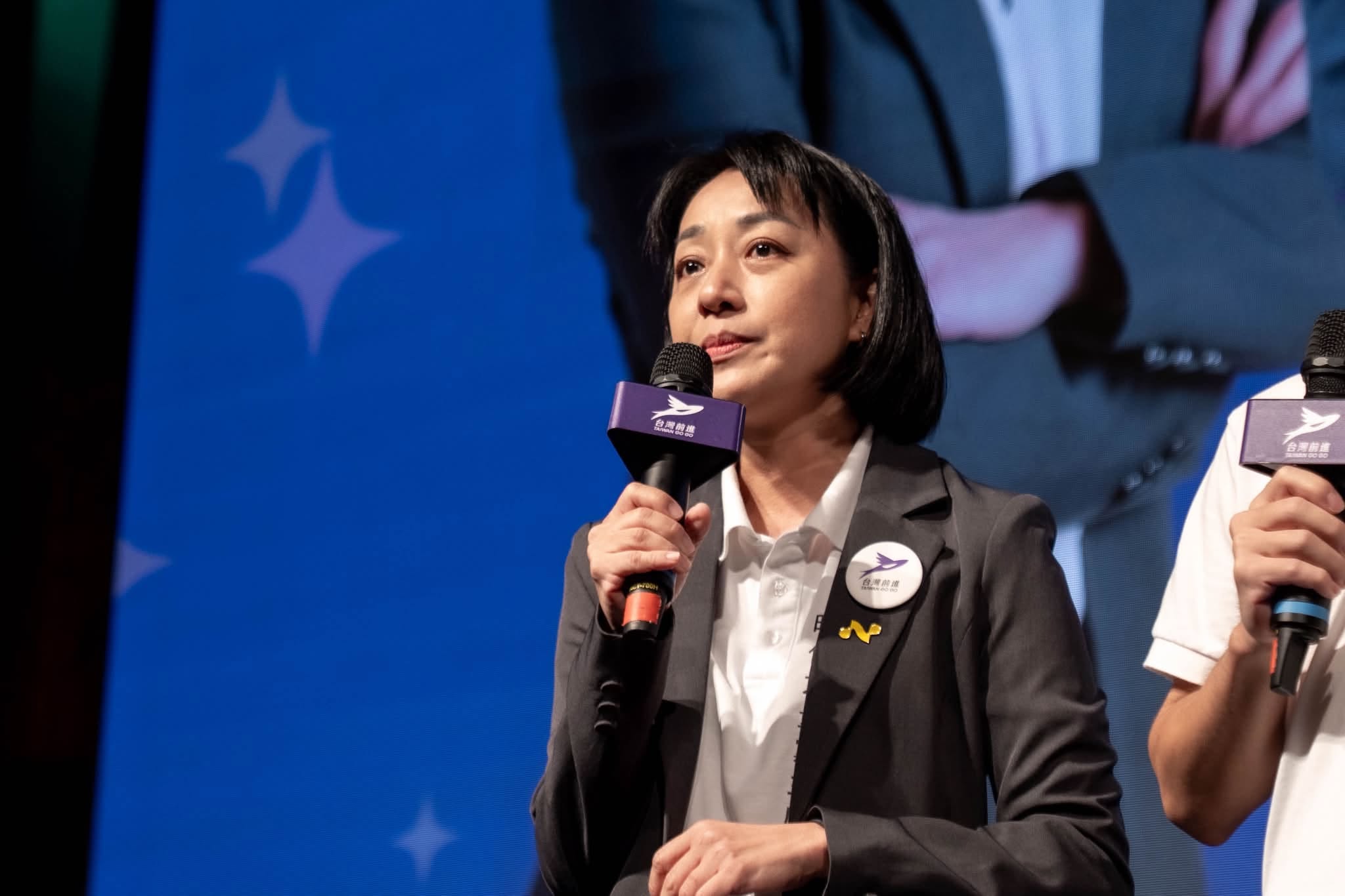 王婉諭昨po文,提到台灣民主「有一個很怪的制度」,如果去登記參選,中選會做的第一件事情,是跟你要錢。(翻攝自王婉諭臉書)