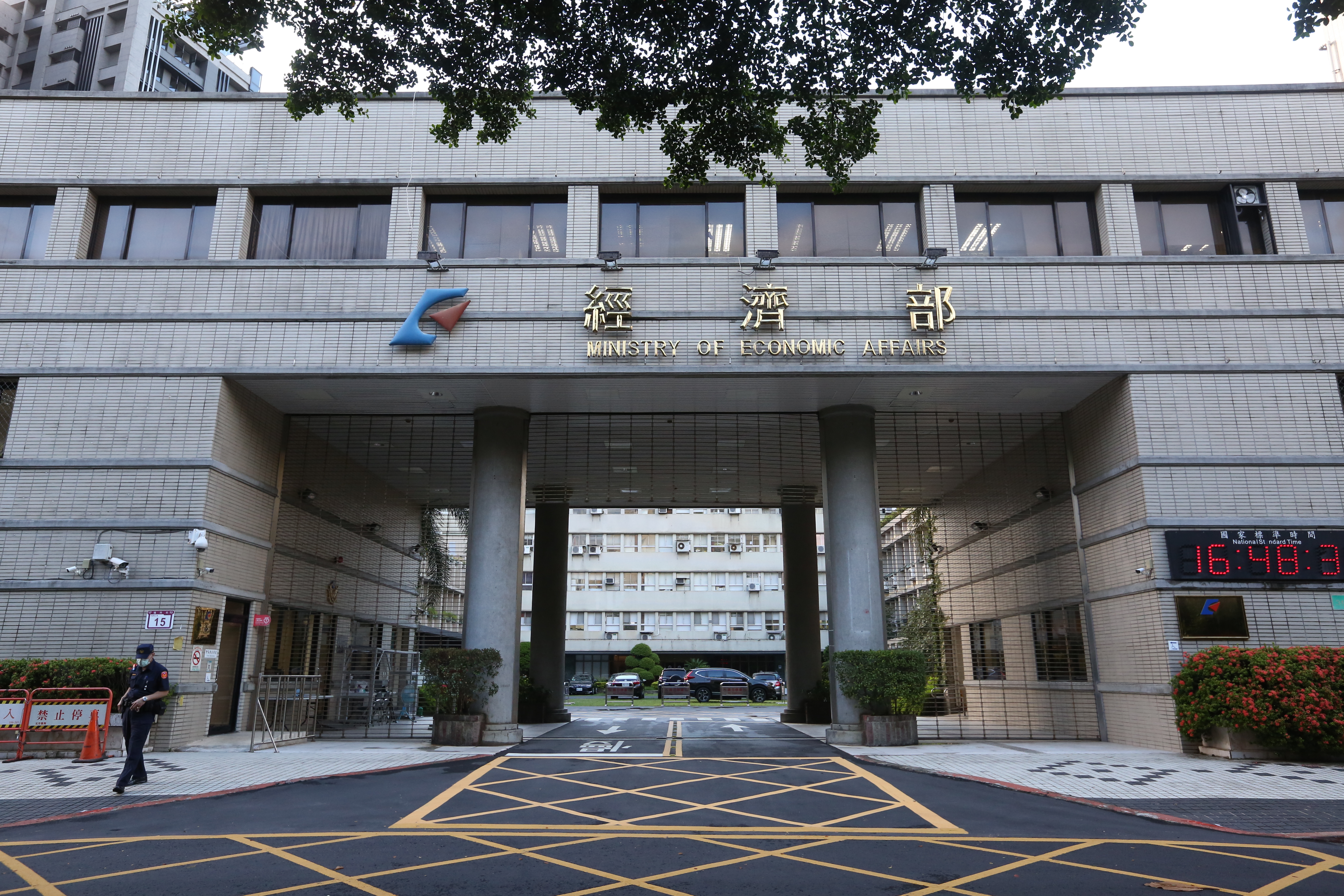 經濟部今日說明,維護國際經貿信譽是政府、產業共同目標,將持續宣導、輔導,協助廠商合法拓展國際市場,並與財政部合作加強管控,嚴防洗產地。(本刊資料照)