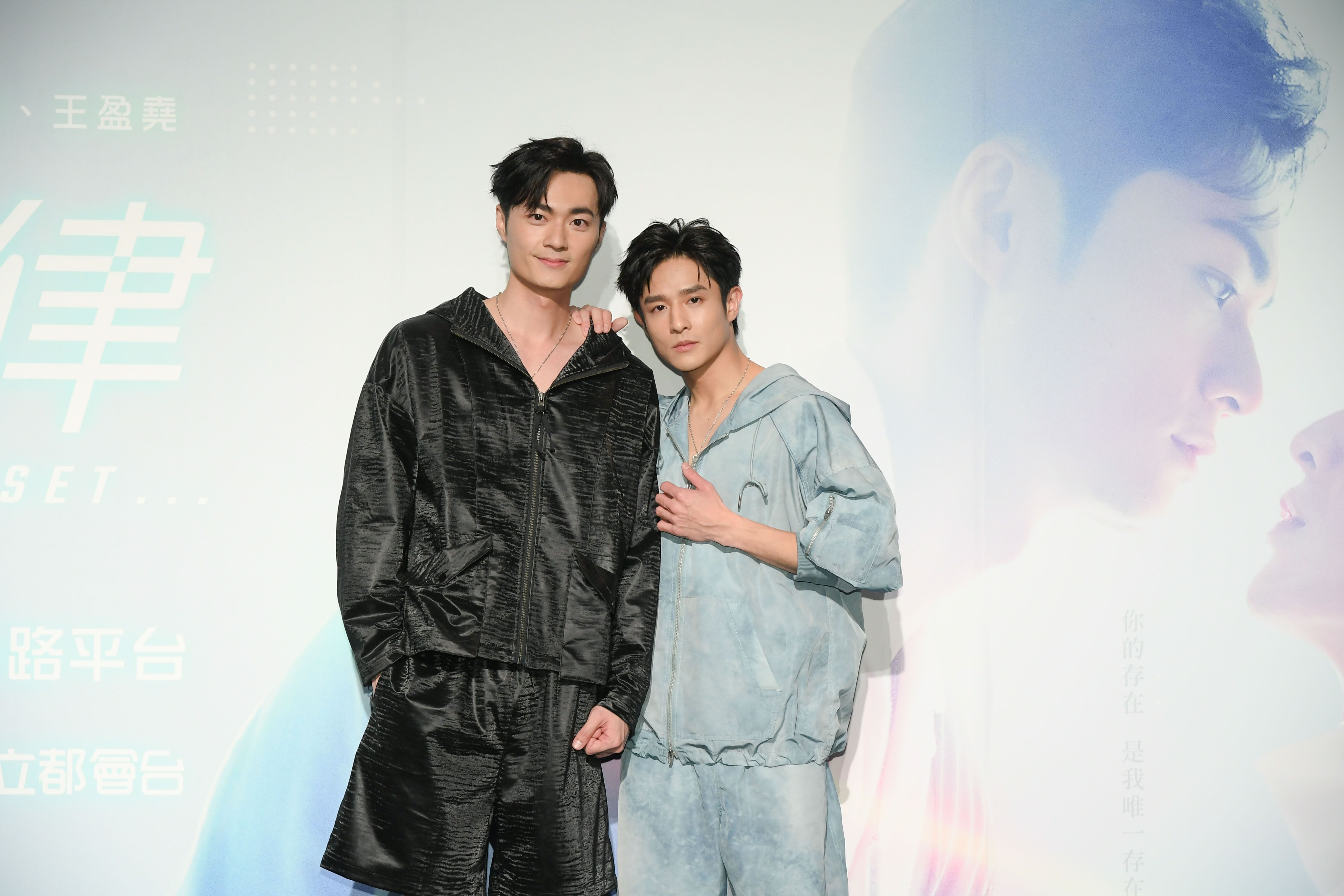吳秉宸(左)與黃禮豐演出BL劇《恆久定律》。(三立提供)