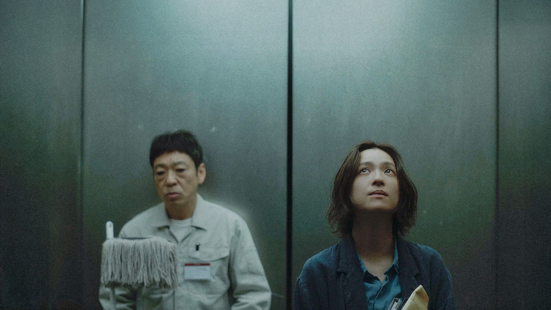 《災 劇場版》中飾演「災難」的香川照之(左)表現讓觀眾不寒而慄。(捷傑提供)
