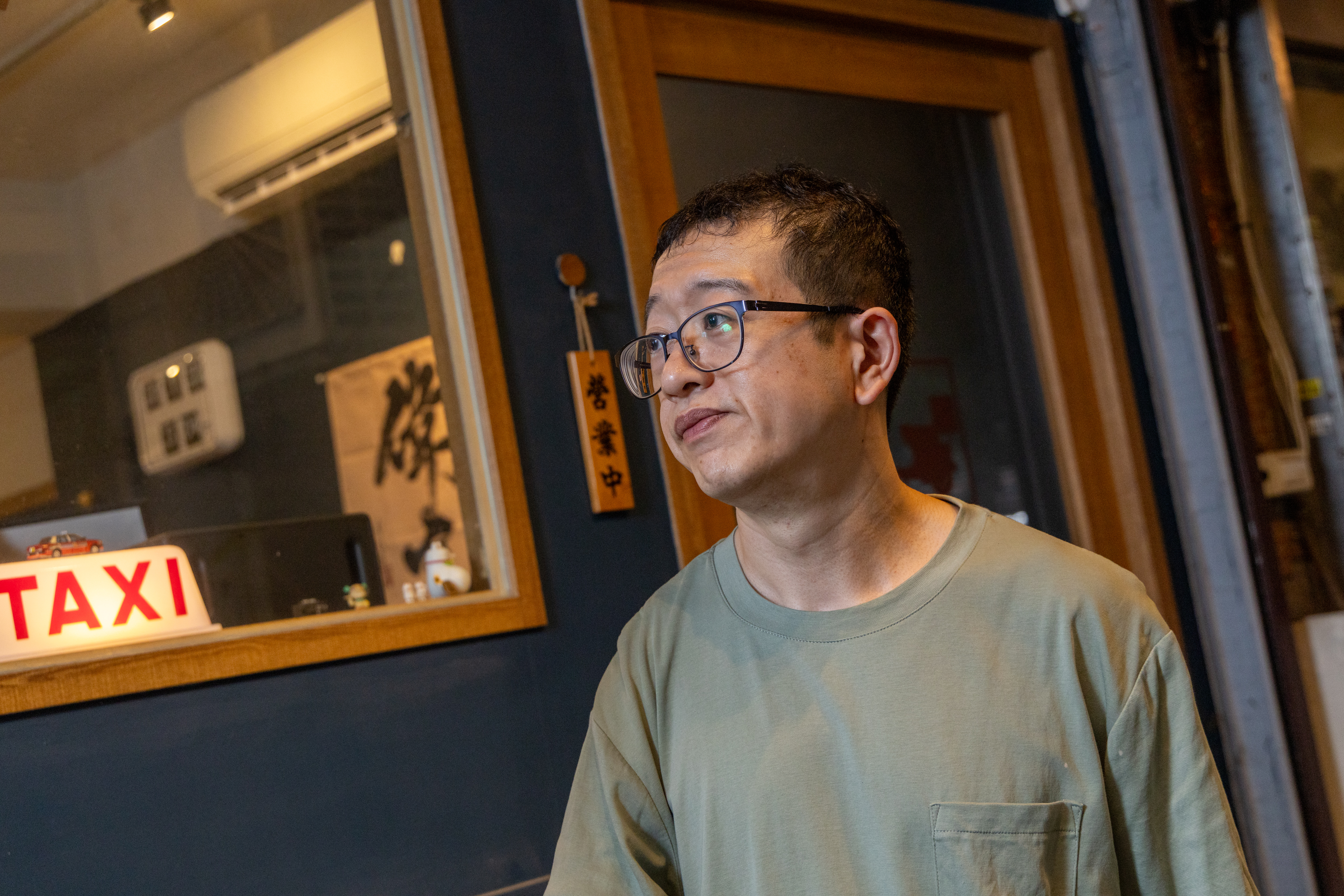 41歲的老威不求賺錢,只想自在過自己想要的生活。