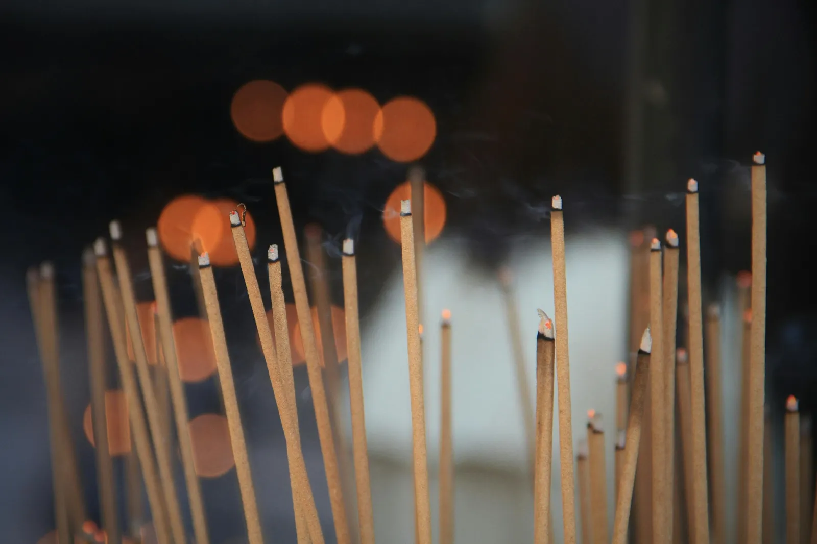 鬼月到來「陰陽眼能看到什麼」？　網曝「這4處常出現」：時間到就回去了
