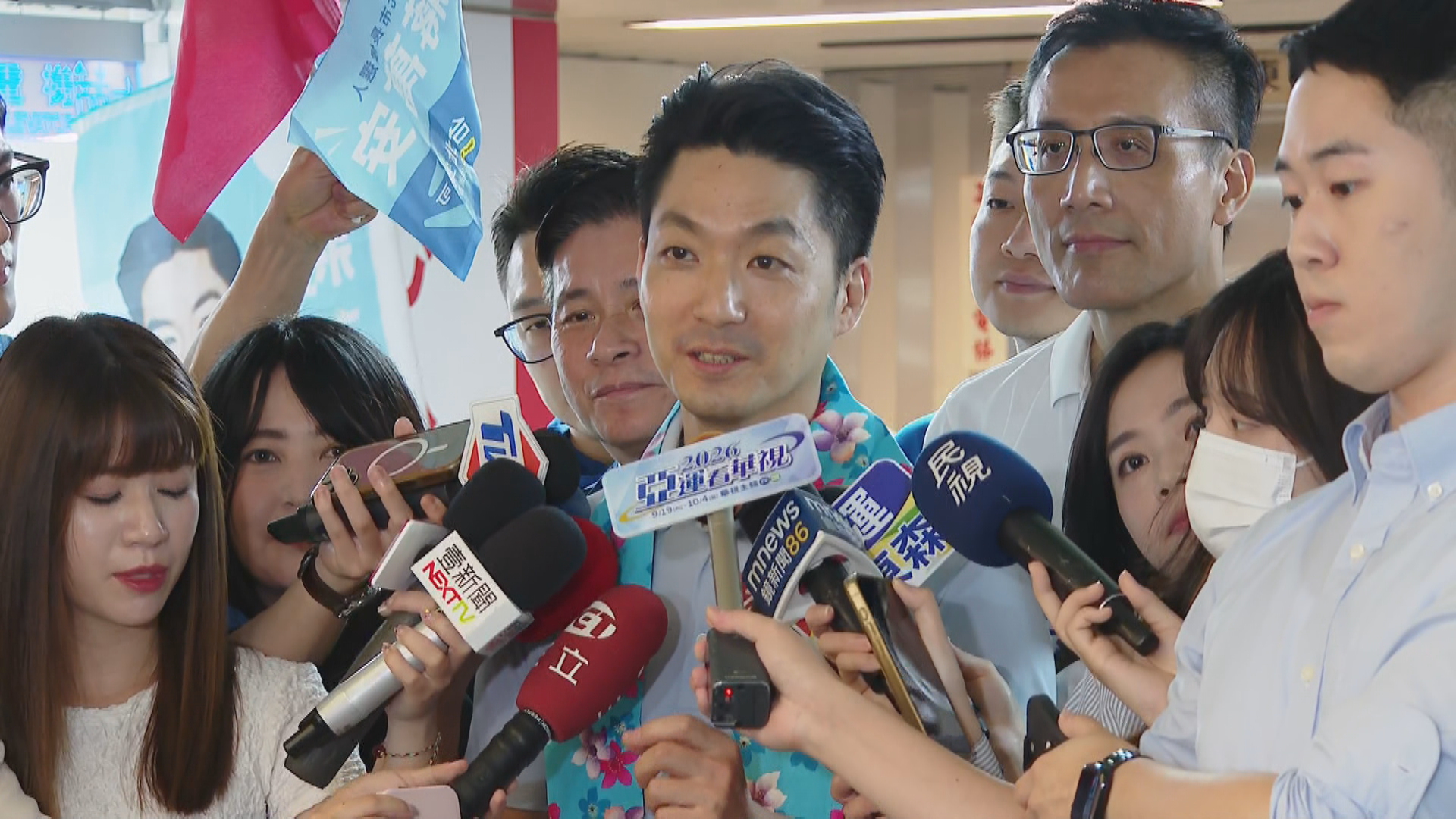 對於講不出「政黨傾向」英文挨批,蔣萬安表示對談中卡詞了,自己也很不好意思。