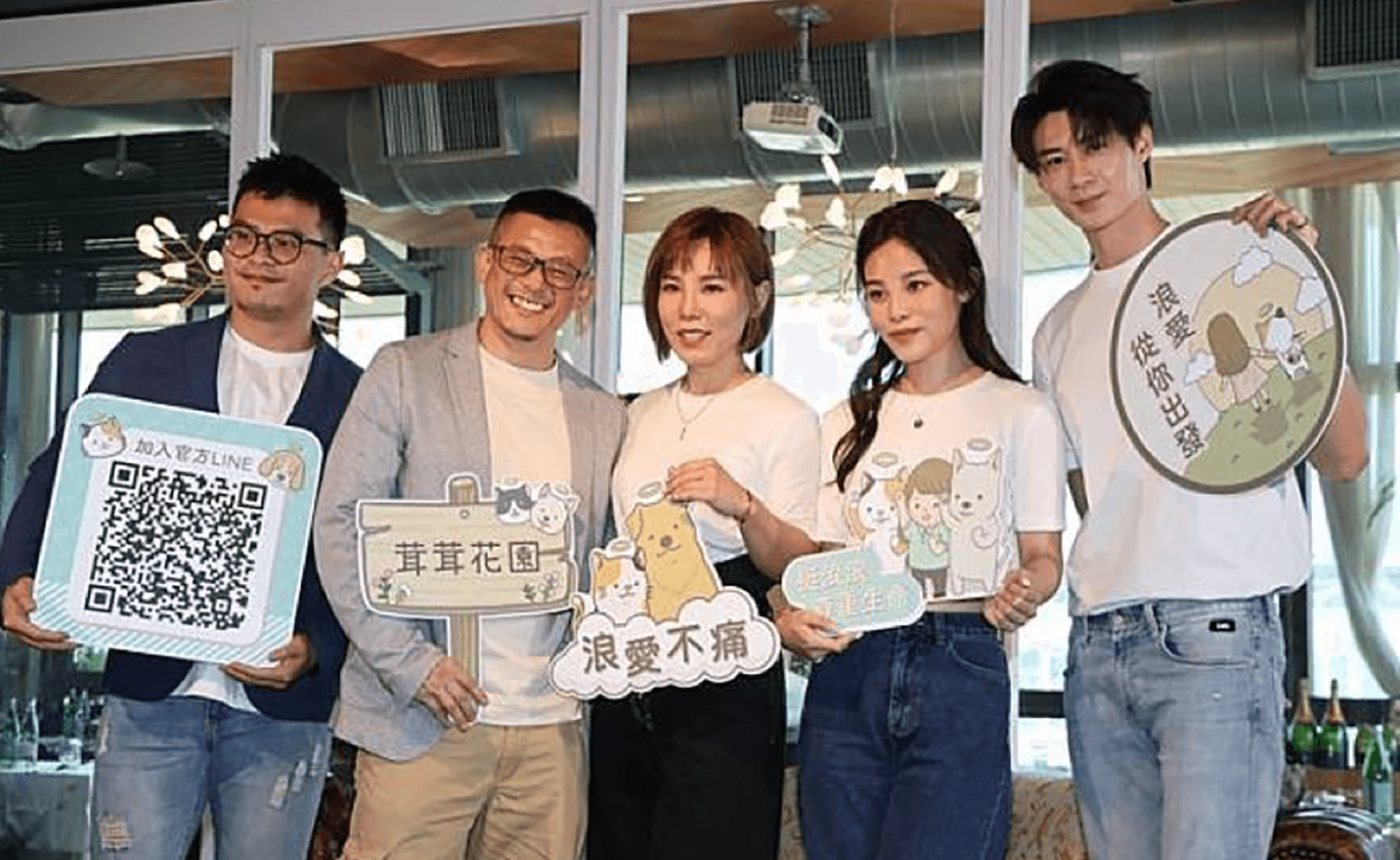 (左起)茸茸花園執行長戴淞宇、董事蔡意欽、歌手李佳薇、歌手李佳歡、新生代演員黃柏峰