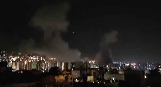 以色列對伊朗發動攻擊,導致德黑蘭出現多次爆炸聲。(翻攝自X@azucenau)
