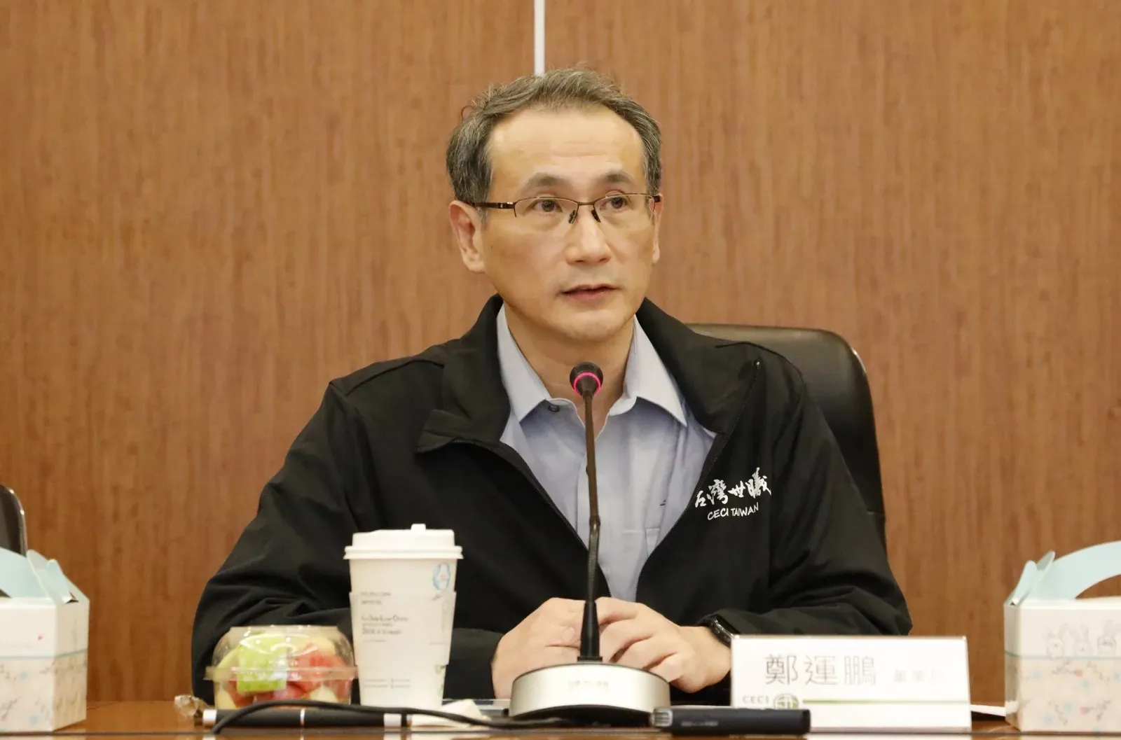 回憶當年慈濟採購BNT幕後　鄭運鵬曝：有人當時在台「洗腦非科學觀念」