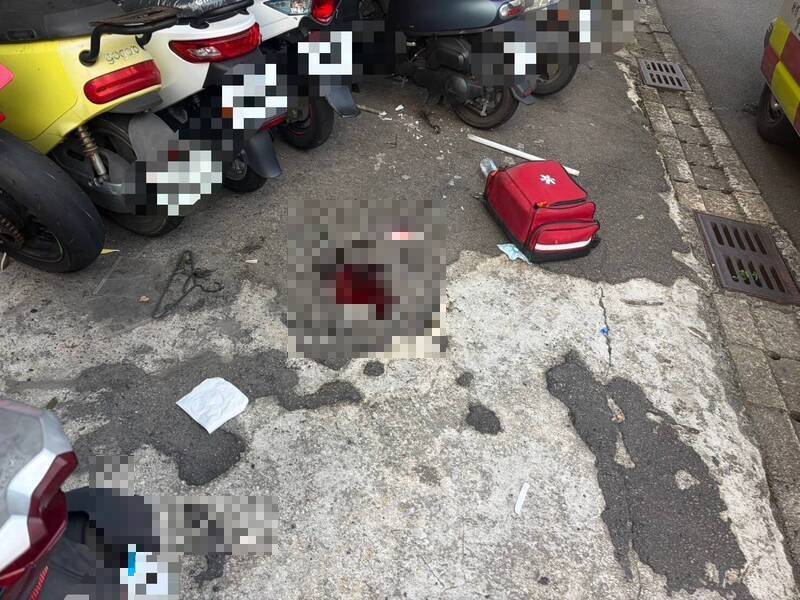 基隆1名28歲男子昨日在家中與母親爆發口角後,竟持刀狂砍母親後,跑到住處頂樓一躍而下,該案件造成母子重傷不治。(翻攝畫面)