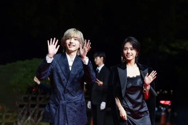 釜山影展爆推擠「女星嚇到發抖掉淚」　人氣男星疑因心疼她罕見變臉