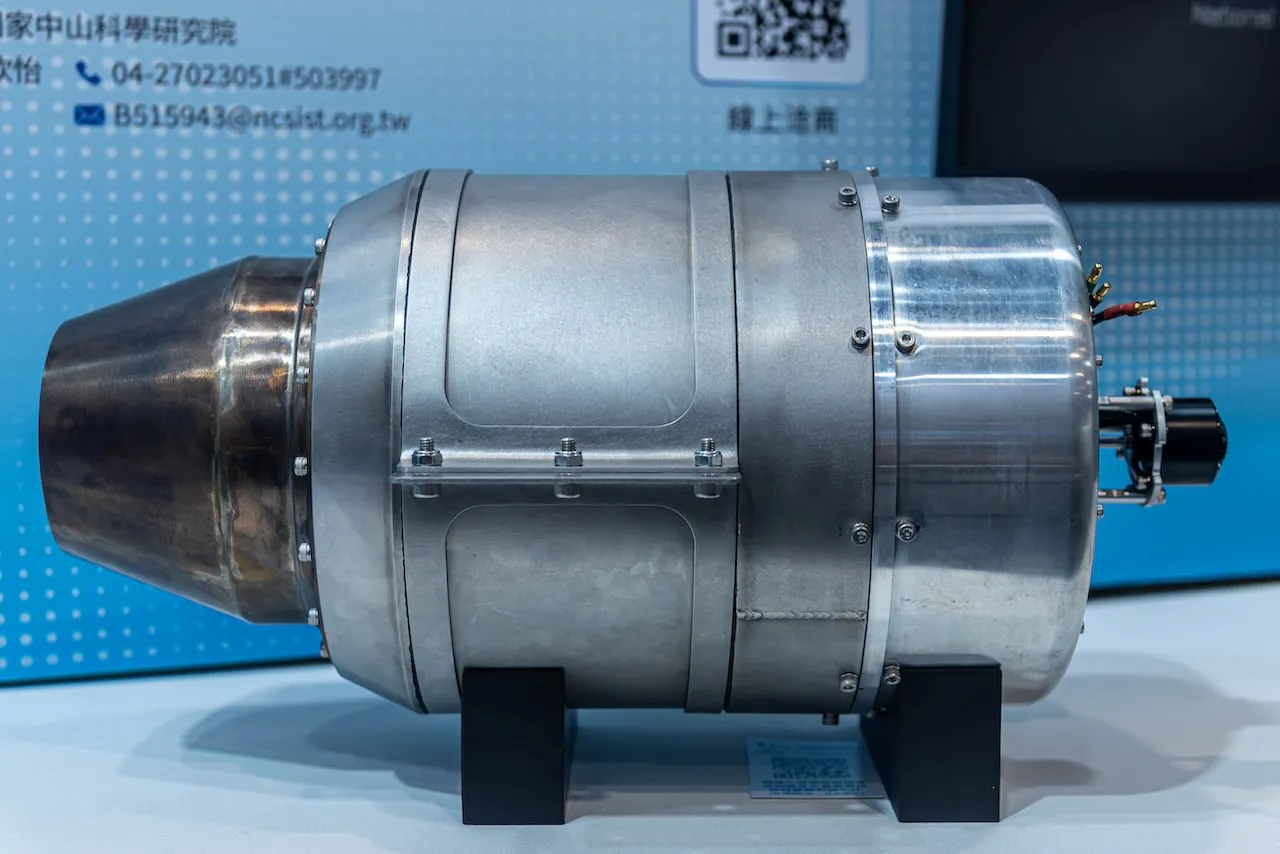 「軍傳媒」PSD-250噴射引擎、AR透視頭盔、G力昏迷預測