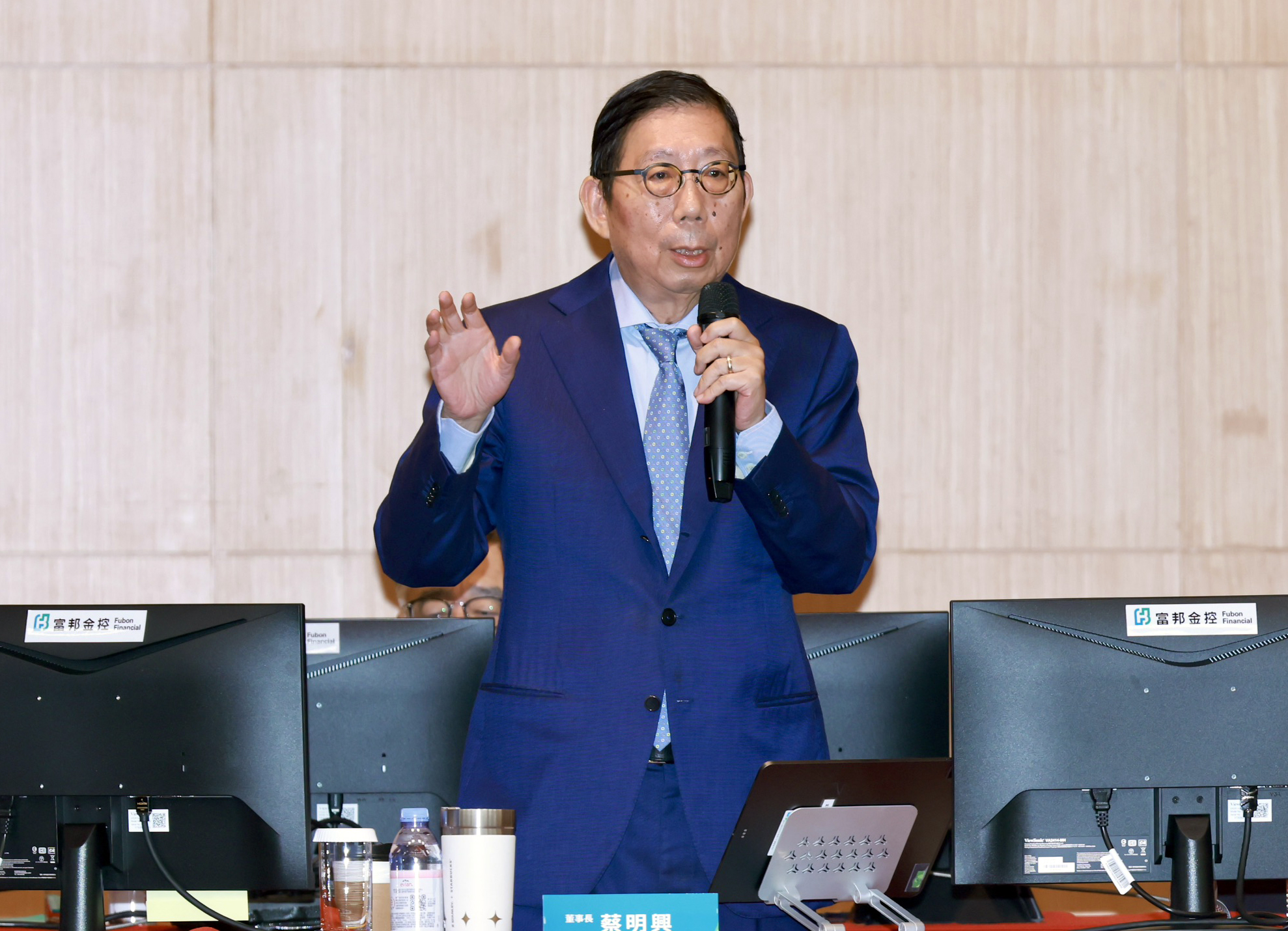 富邦金董事長蔡明興認為目前股價仍是低估。