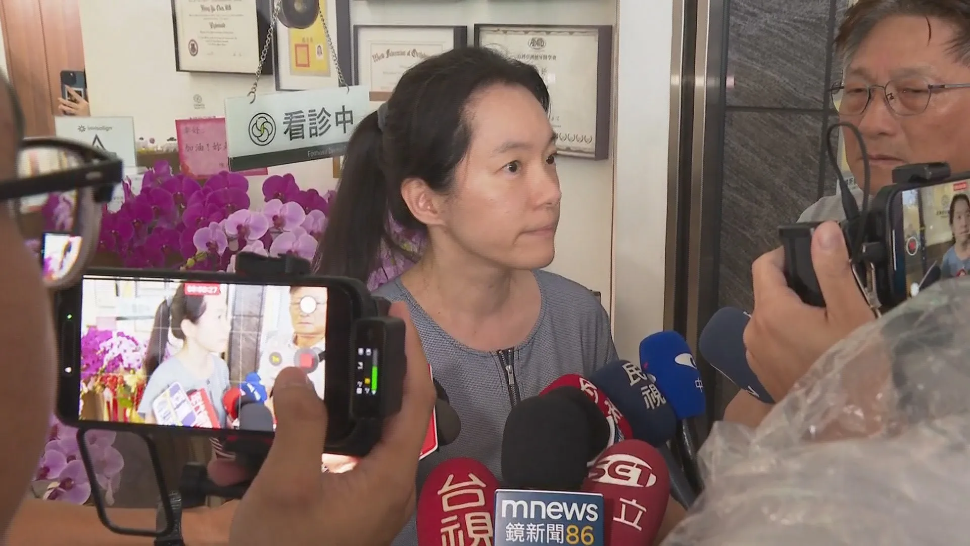 兒抓包趙建銘手機桌布竟放許芊芊　陳幸妤淡定笑酸：像放林志玲