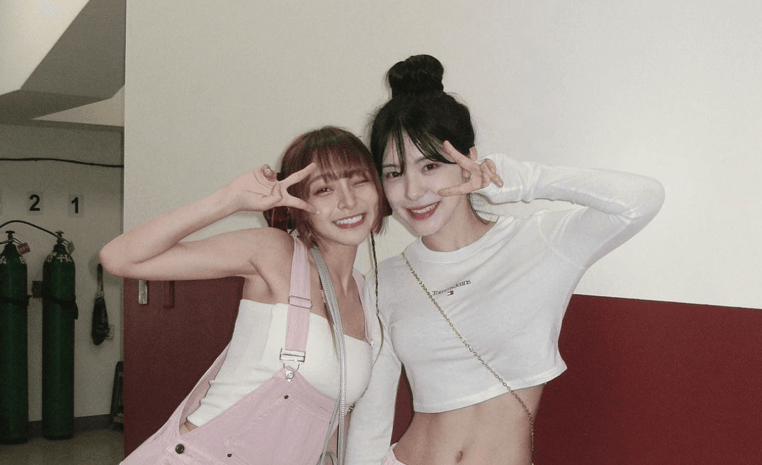 林襄(左)與李多慧(右)合照,大力讚賞李多慧跳舞注重細節,李多慧也隔空回應「我愛妳」。(翻攝自林襄IG)