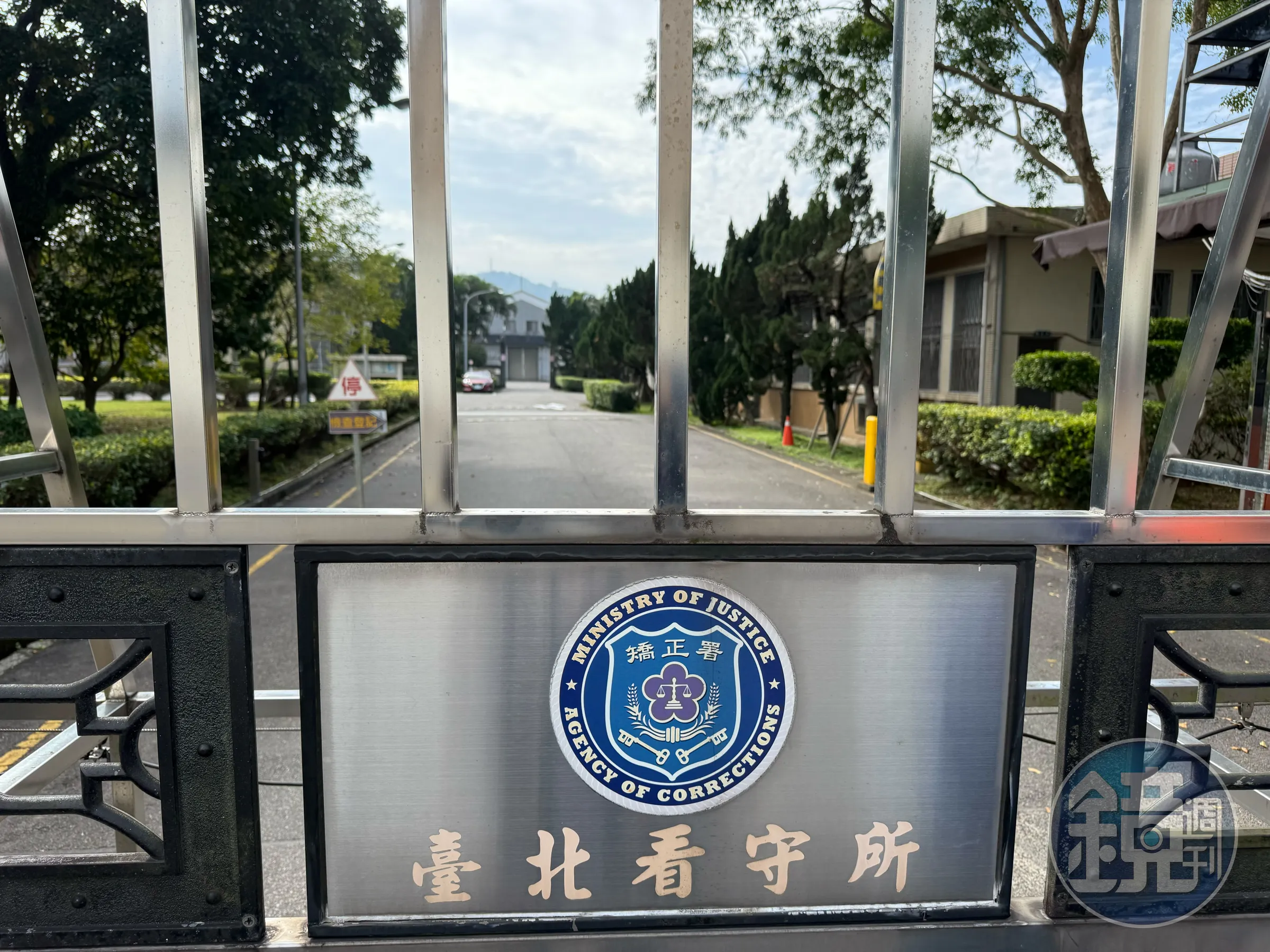 位於新北市土城區的法務部矯正署台北看守所,24日白天在短短3個小時內,驚傳2名收容人先後因身體不適緊急送醫。(示意圖/本刊資料照)