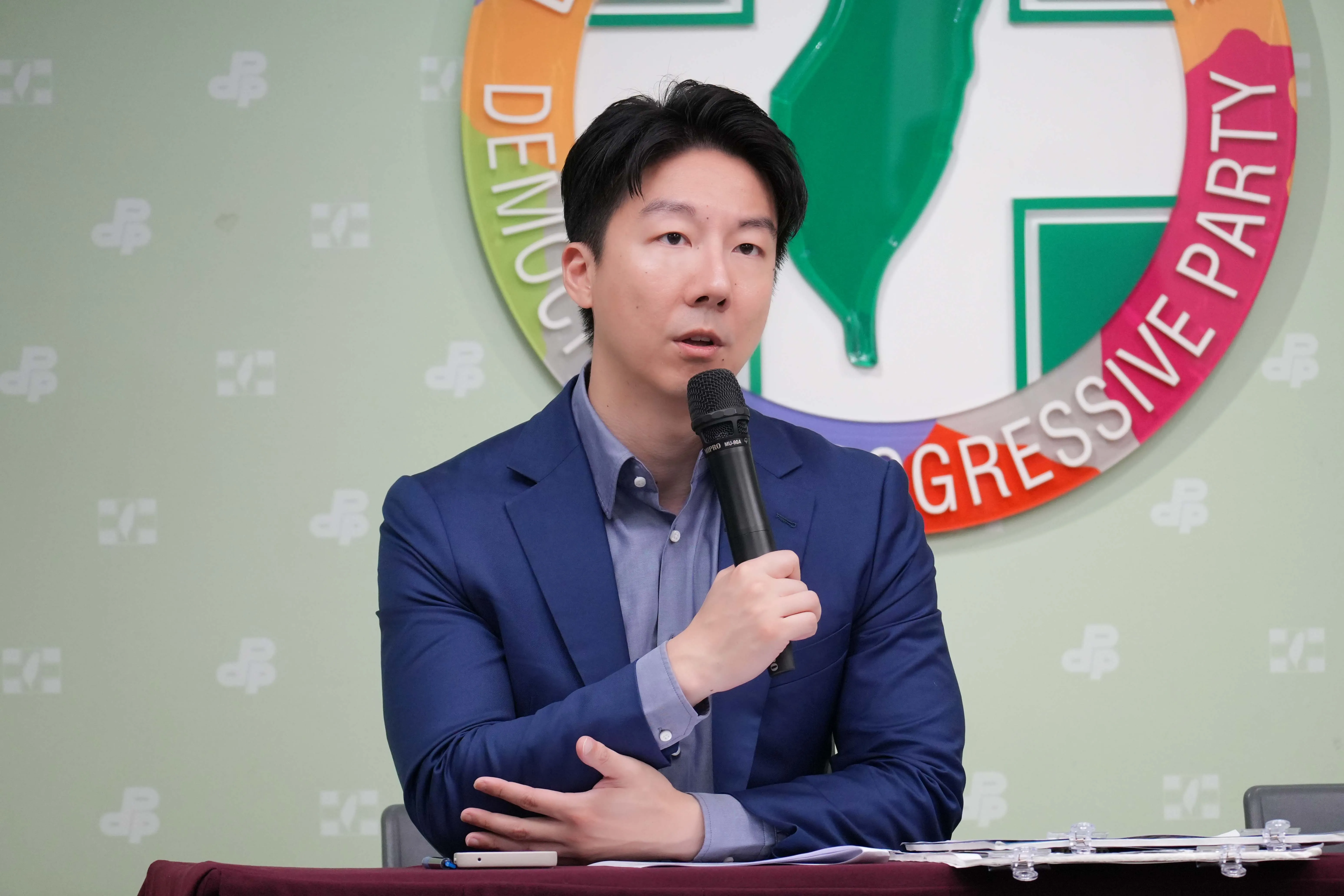 徐佳青請辭遭疑「斷尾求生」救選情　吳崢嗆KMT不要臉：民進黨一向以最嚴格標準自我要求