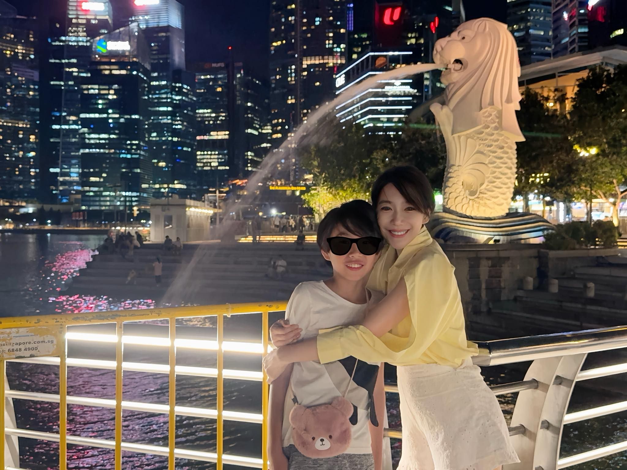 依依日前赴新加坡旅遊忘了帶錢,在機場求助台灣家庭,順利用轉帳換取現金。(翻攝自依依臉書)