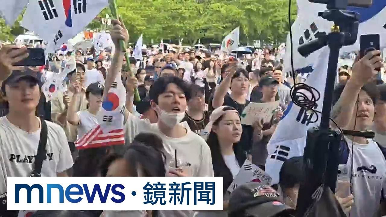 許東爀觀察,南韓此次參與抗議活動的群眾中,20多歲與30多歲的年輕人比例相當高,約占七至八成。(資料畫面)