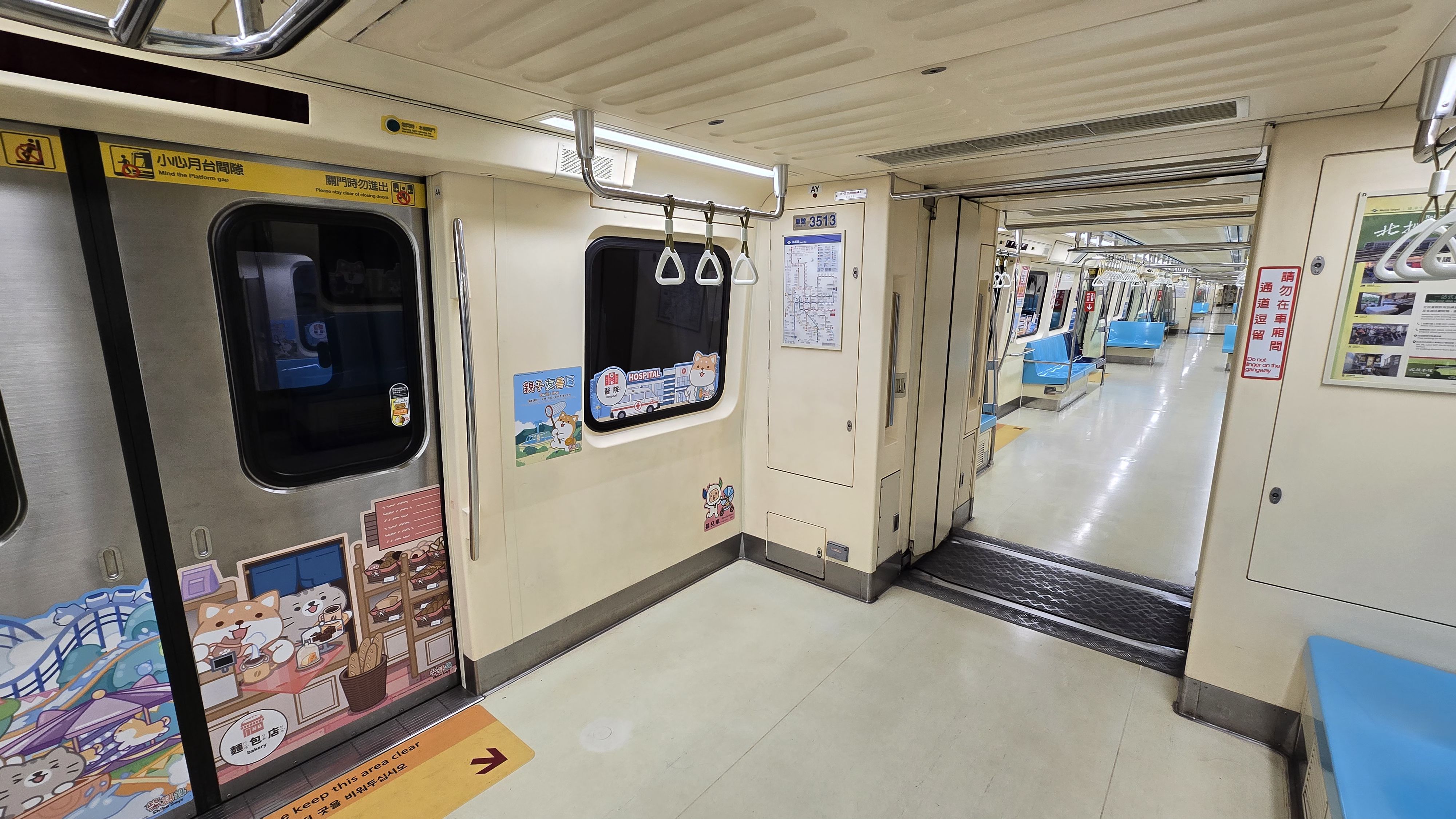 北捷部分車廂移除立柱、座椅成「多元友善空間」。(北捷提供)