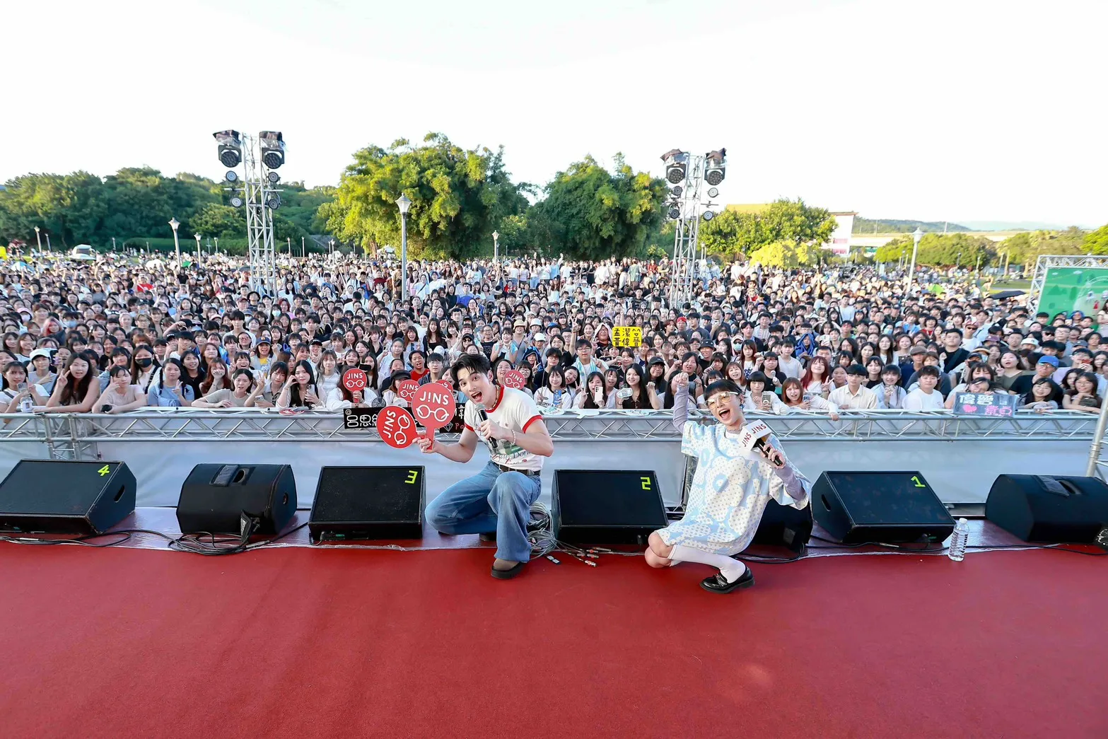 JINS《滾草皮音樂市集》萌寵音樂祭登場    金曲卡司接唱、人寵摩天輪狂吸萬人塞爆花博