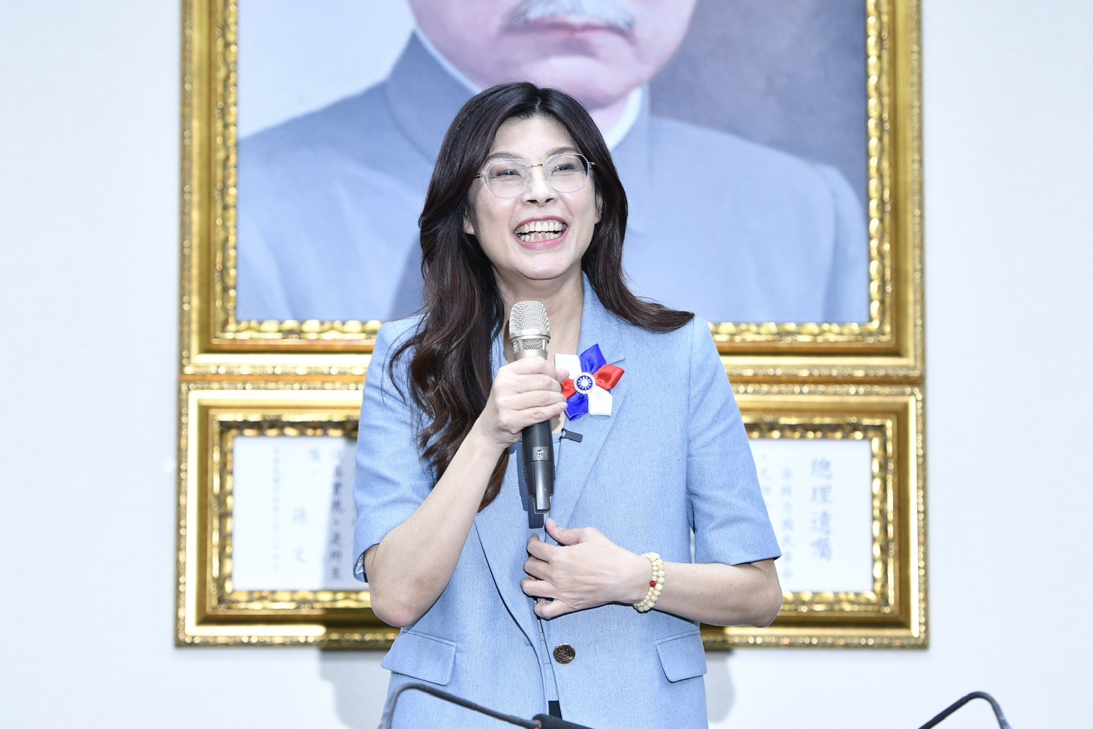 鄭麗文的政治轉變與老公駱武昌被吸收有關?當年國家情報人員的檔案內容引發議論。(鏡報李智為)