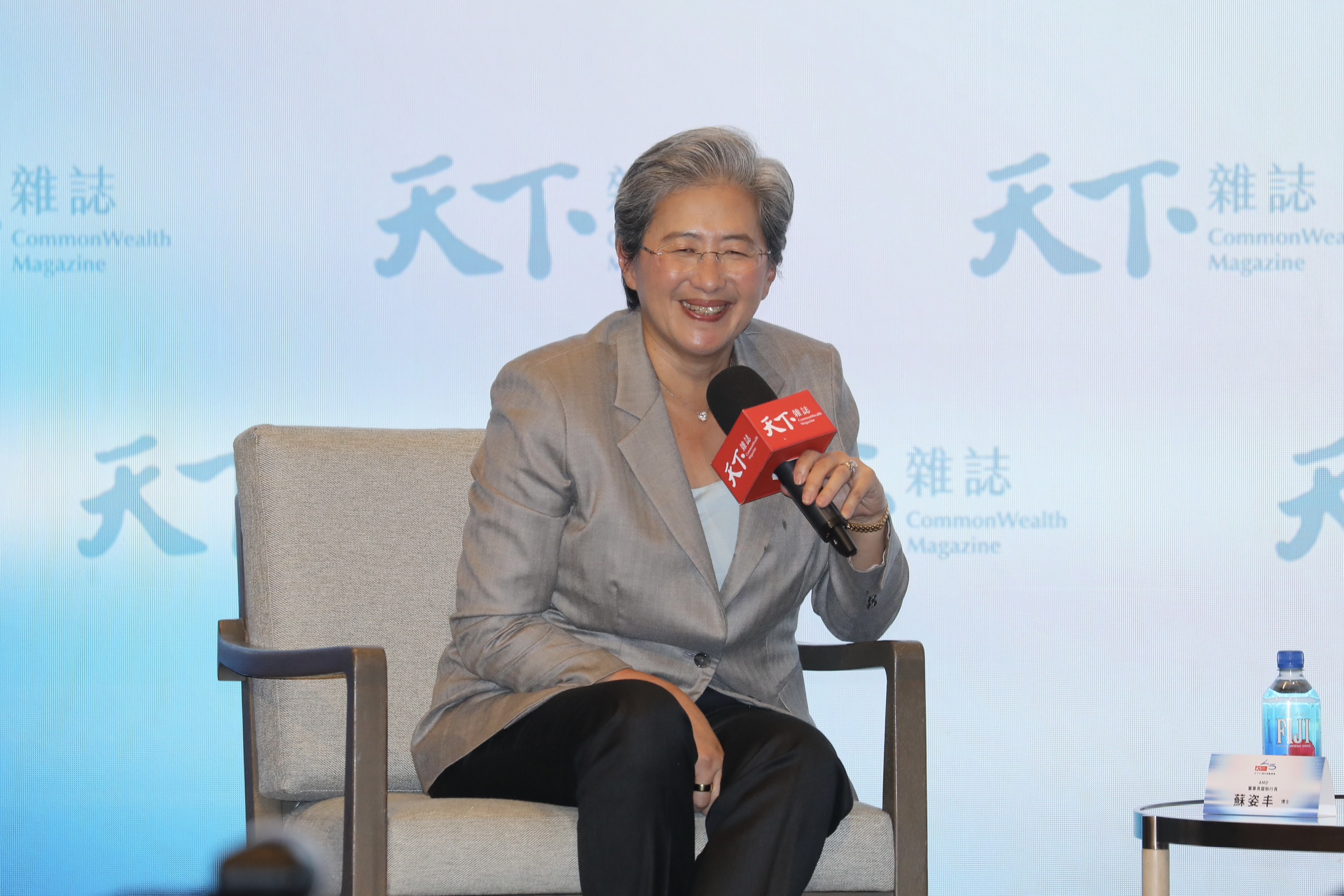超微執行長蘇姿丰出席論壇活動,談及在台擴大投資百億美元的計畫。