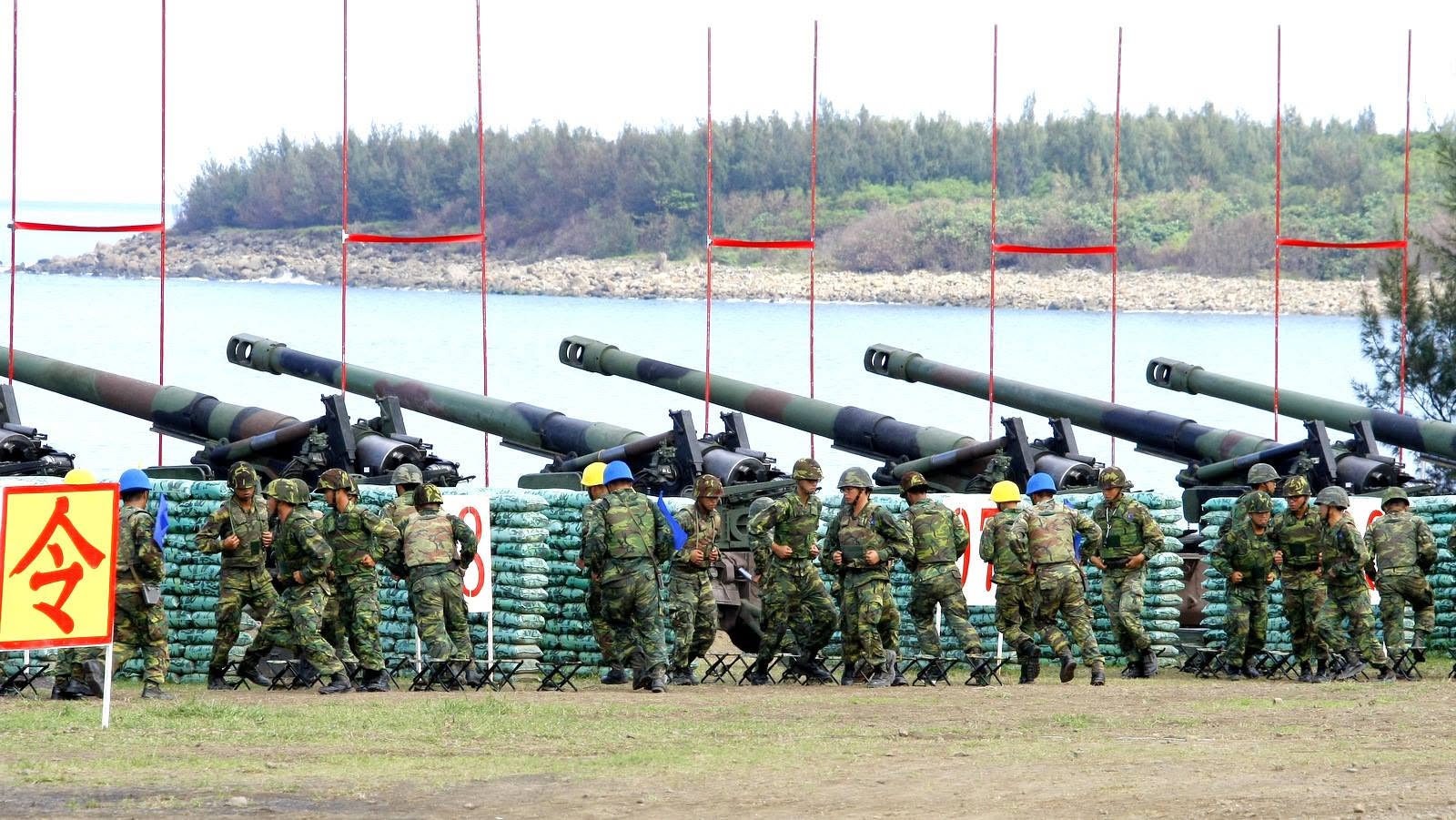 陸軍八軍團高雄後備旅一名林姓上校旅長涉嫌帶領幹部到酒店歡唱。(示意圖,非當事人,取自臉書國防部發言人)
