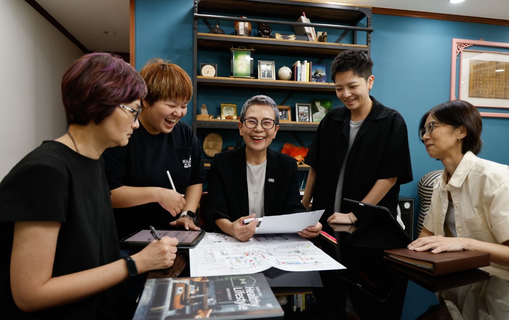 空污濾金2／母親是南港最大地主獨生女卻早逝　她自嘲是沒落貴族　為每日燒13炷香的貴婦淨化空氣