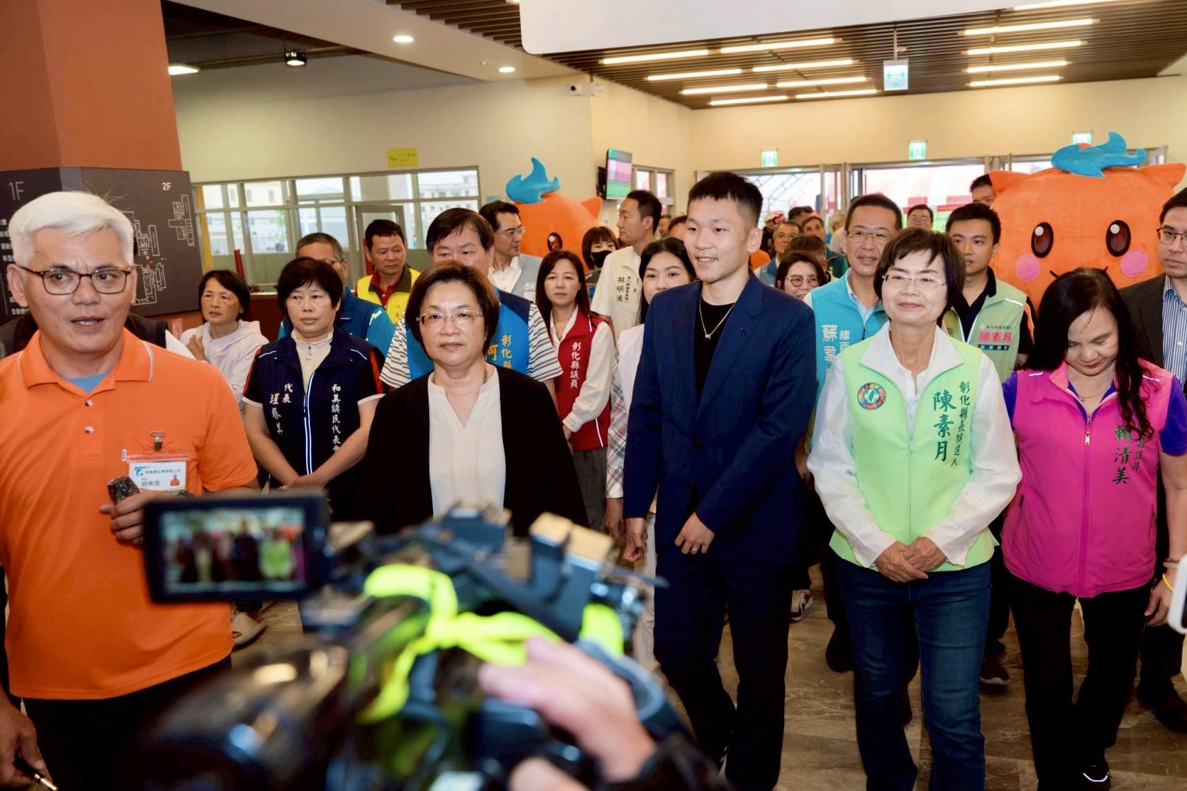 尷尬瞬間！王惠美遞件爭設運動館　李洋以「預算未通過」為由拒收