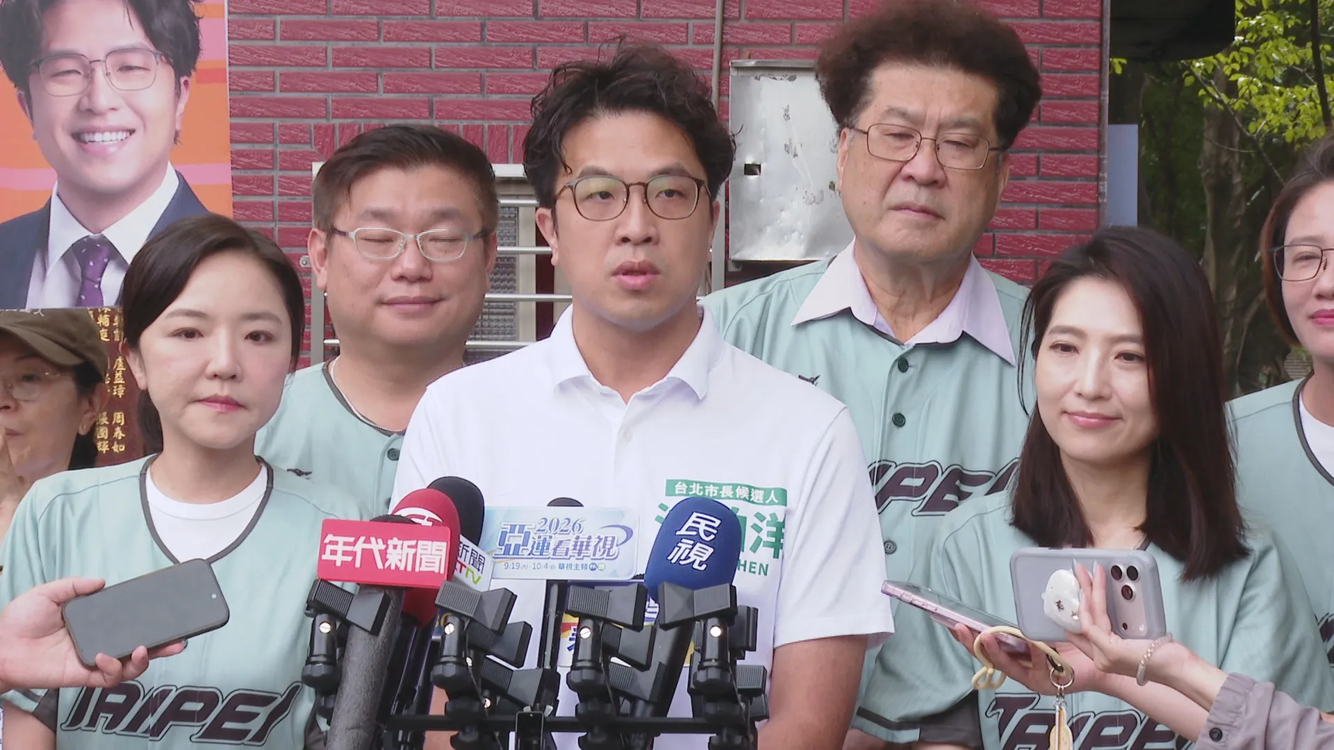 高中生獎狀劃掉高虹安求簽名挨轟　沈伯洋強調無不敬：別攻擊學生