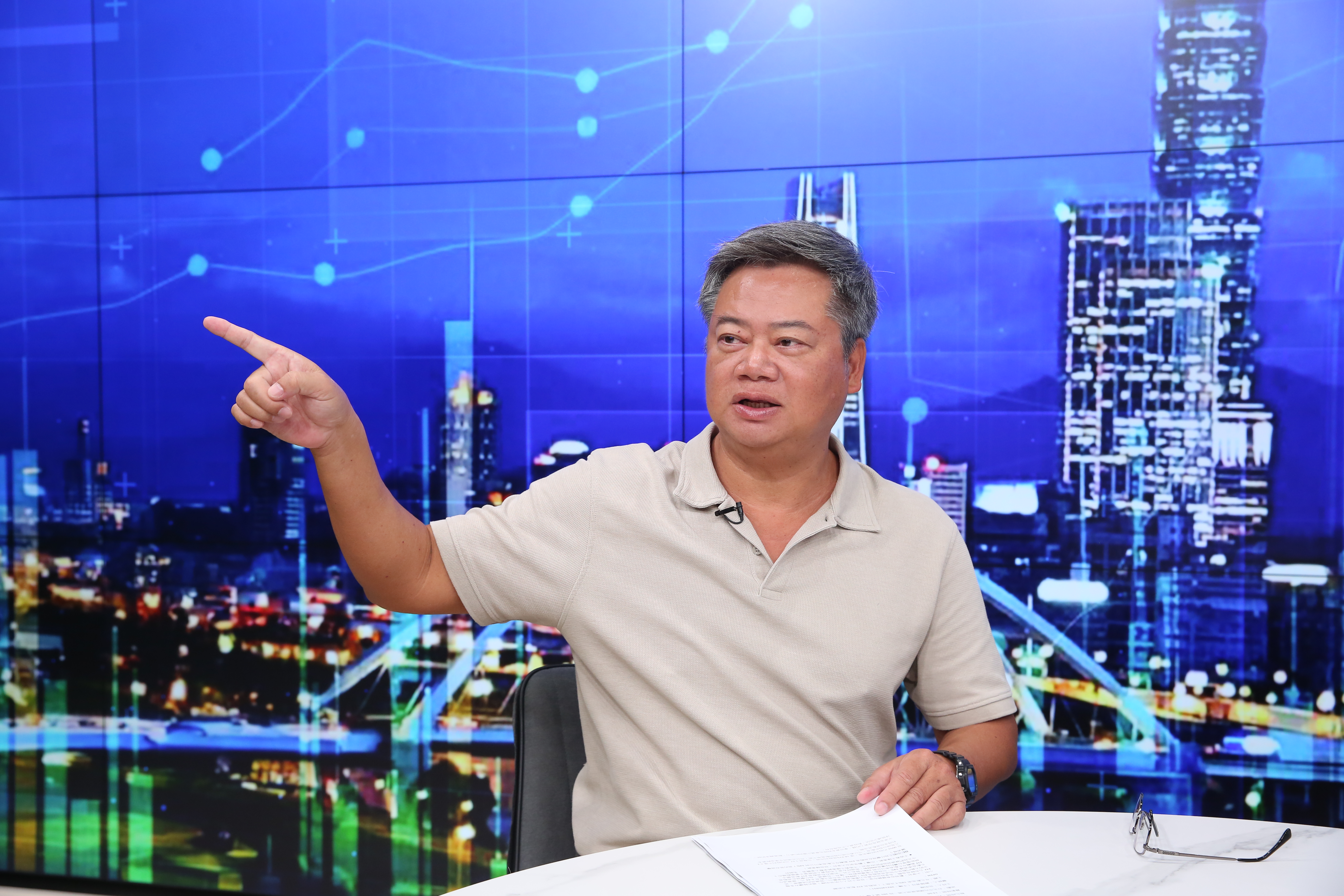 高股息ETF奔天價,不敗教主陳重銘建議存股族續抱,搶短族可逢高分批賣出。