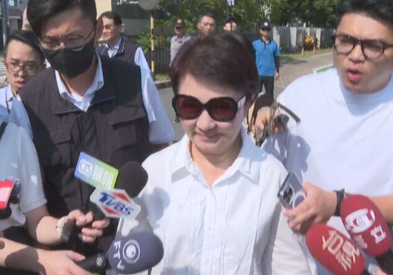 盧秀燕今平常的上班服裝現身投票所。