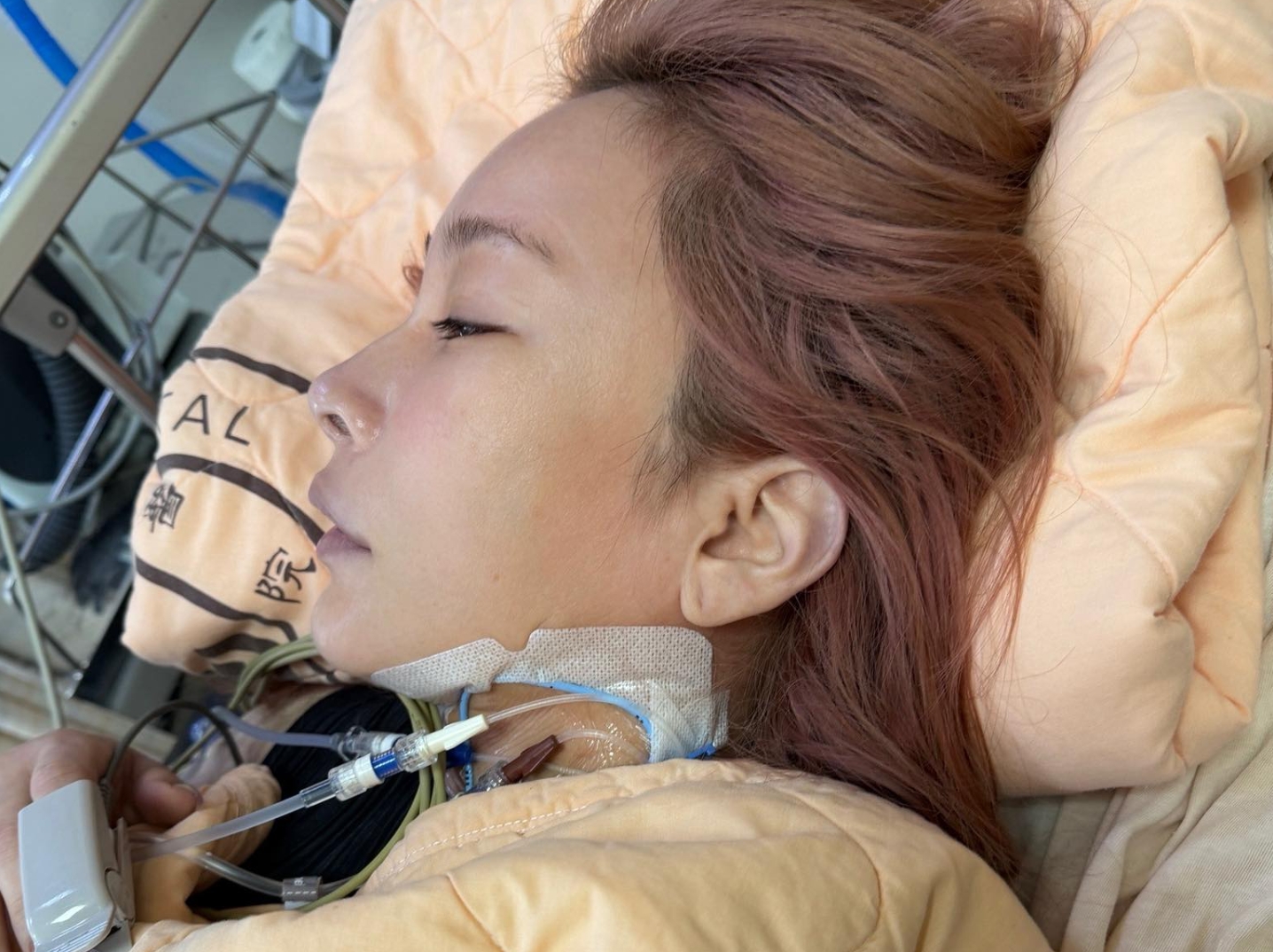 温嵐歷經加護病房11天,與死神拔河成功撿回一命。(翻攝自温嵐臉書)