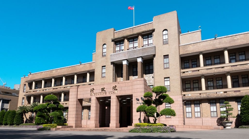 有消息指出,今年來不及實施勞動節統一放假。(翻攝自行政院Facebook)