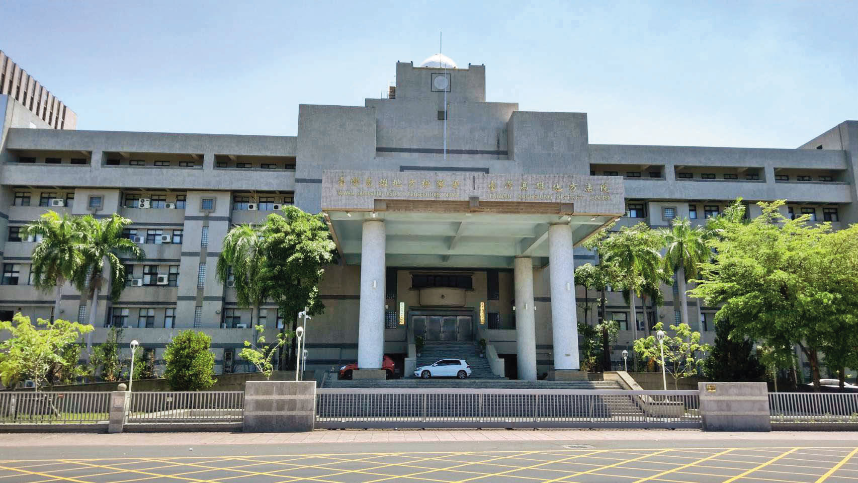 高雄地院(圖)同意法官張浩銘調職,但新北地院拒收,衍生出盜帳號假案。