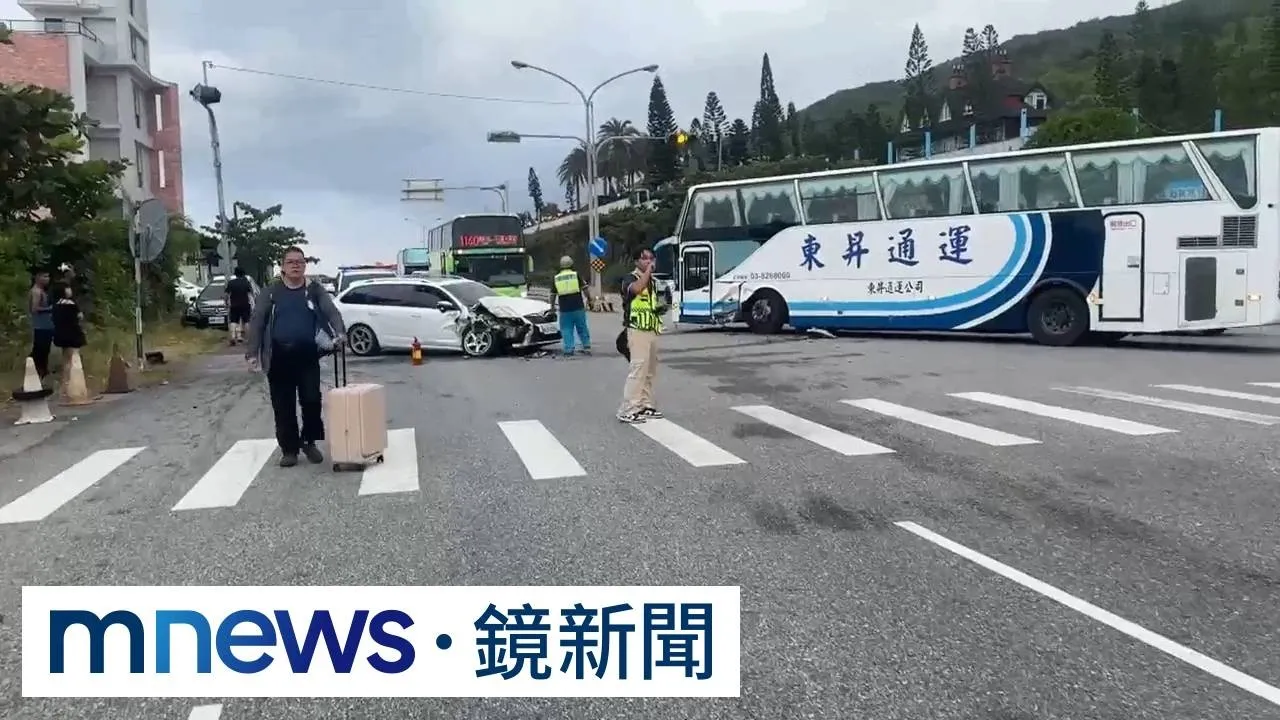 台11線驚悚車禍！遊覽車突迴轉　轎車迎面撞上