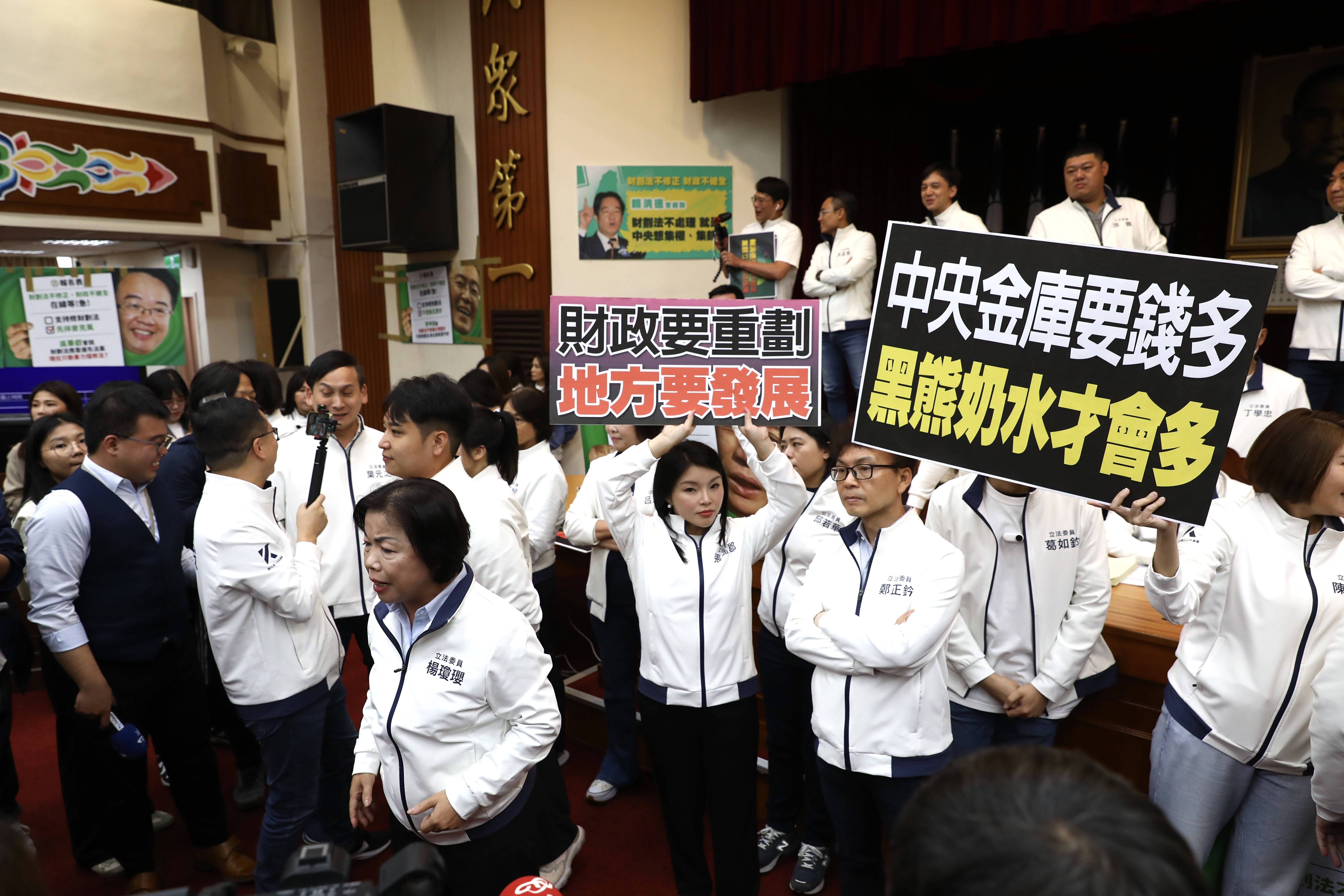 藍白去年聯手強力修正《財政收支劃分法》。(本刊資料照)