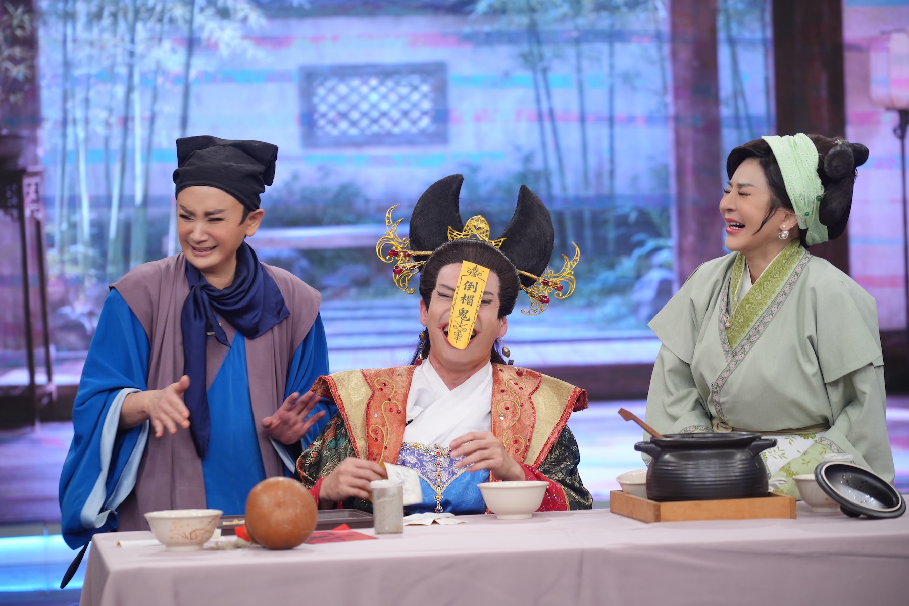 「倩女遊魂」的貼符劇情,讓觀眾直呼笑到併軌。(圖/華視)
