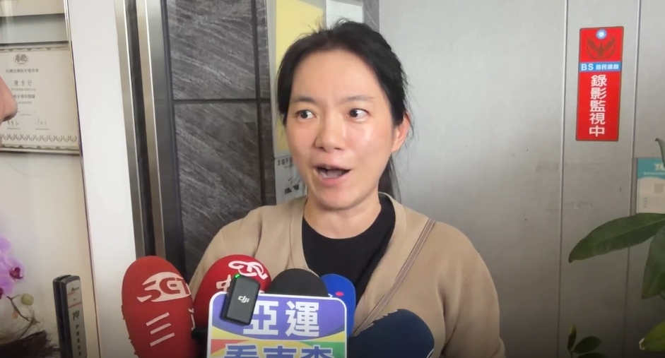 網友喊設桌布支持,陳幸妤則笑拒「不要啦」,