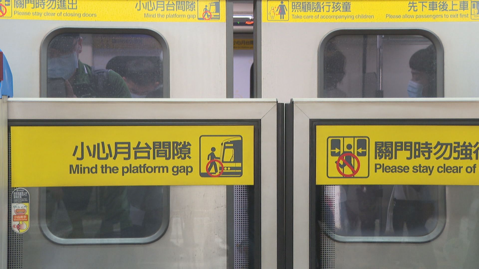 女子在石牌站月台等車時背部遭人砍傷,警方已逮捕凶嫌。(示意圖,資料畫面)