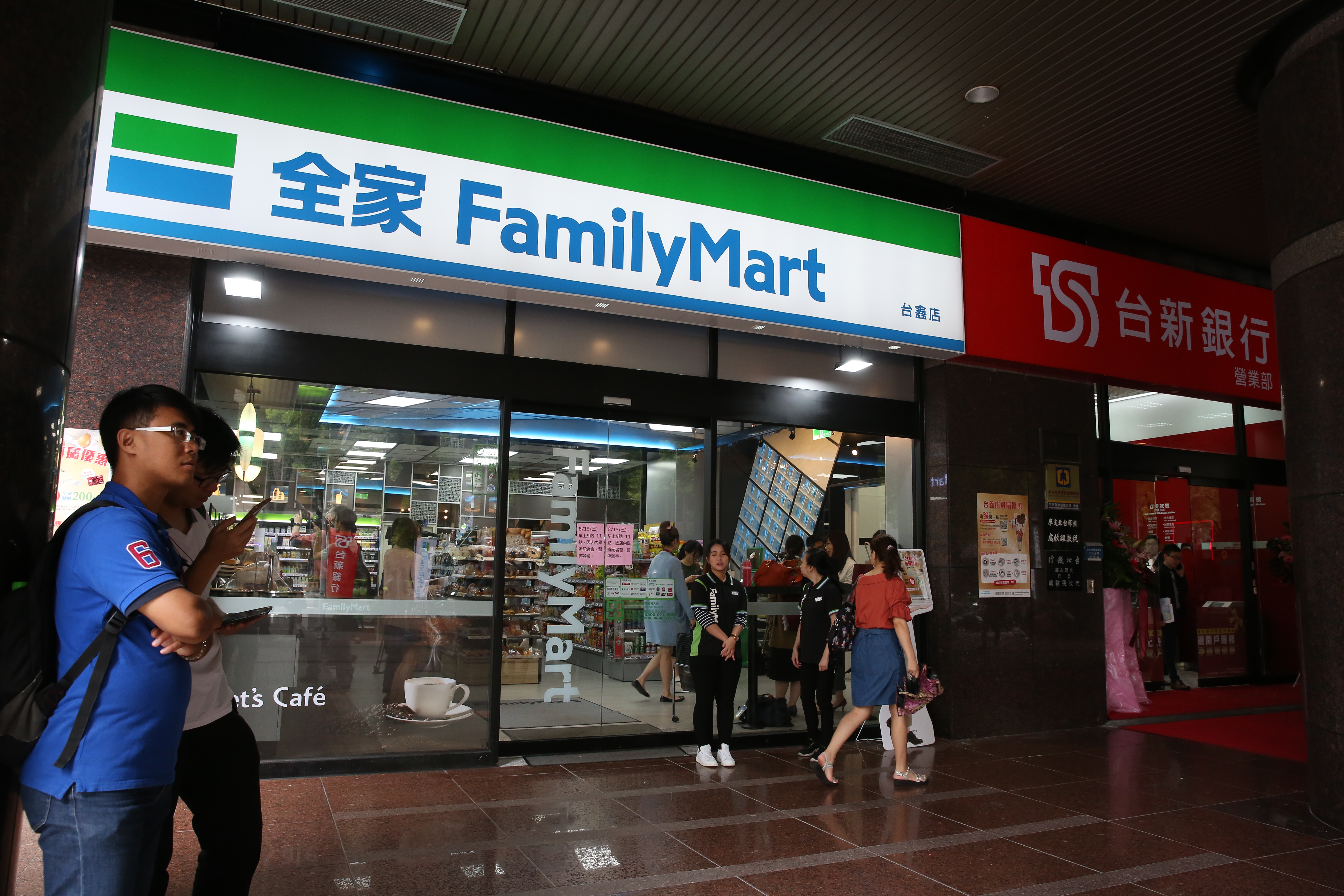 全家便利商店今日公布本期統一發票中獎門市,一共開出11組大獎。
