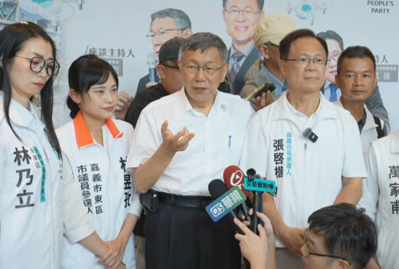 民眾黨創黨主席柯文哲(中)。(鏡新聞)