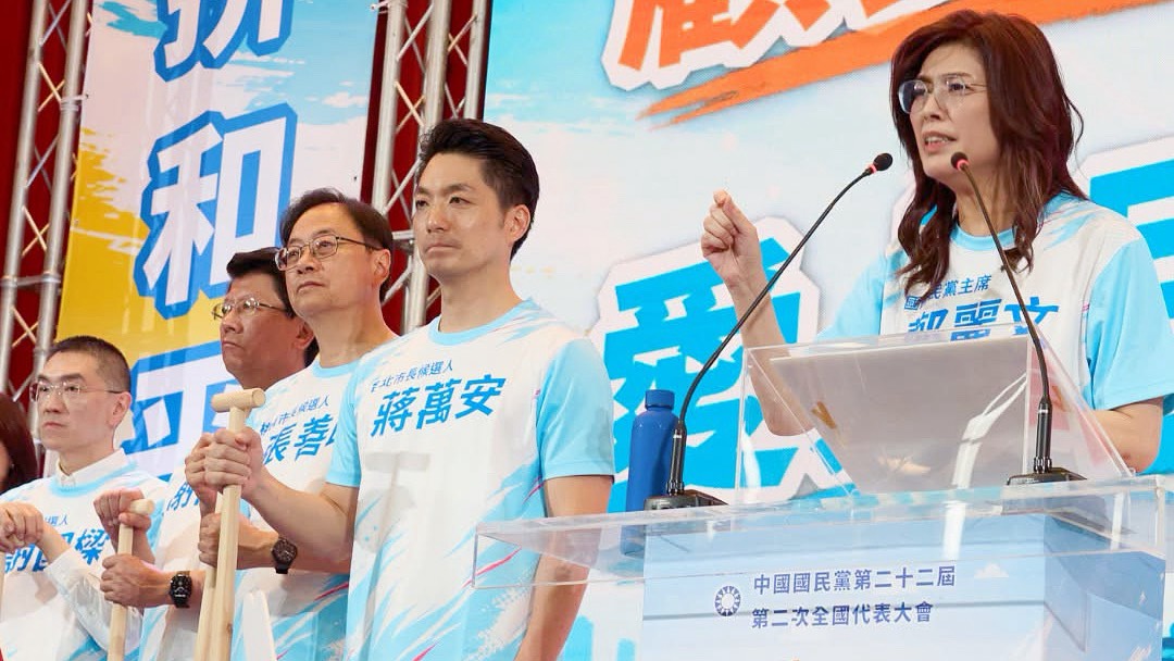 九合一倒數,鄭麗文(右1)多次表明,藍沒任一縣市穩贏。(翻攝鄭麗文臉書)