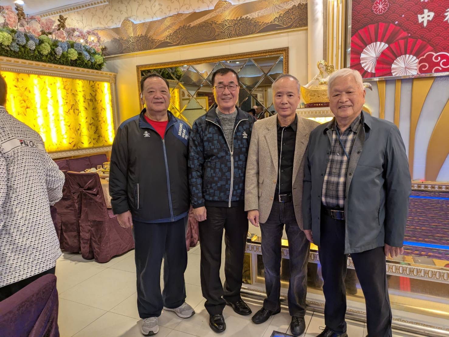 李四川(左2)不公開行程,意外遭游象賢曝光。(翻攝游象賢臉書)