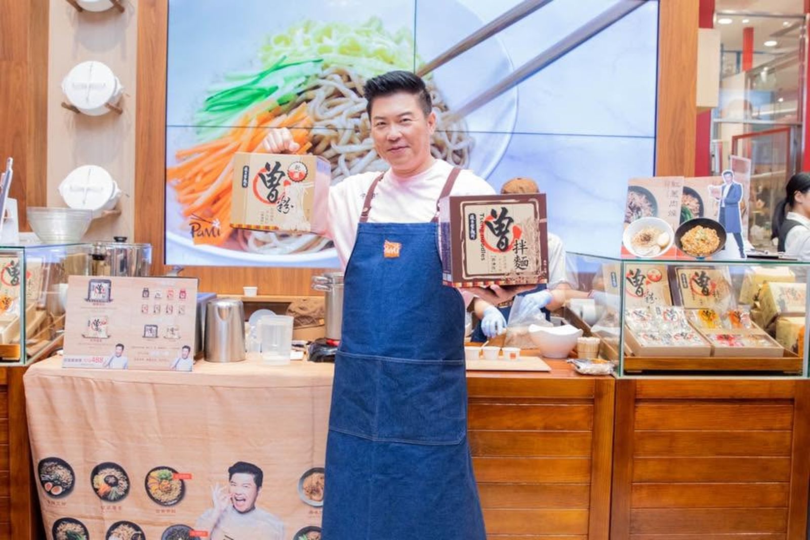 曾國城的副業「曾拌麵」傳出2店面陸續結束營業。(翻攝曾國城臉書)
