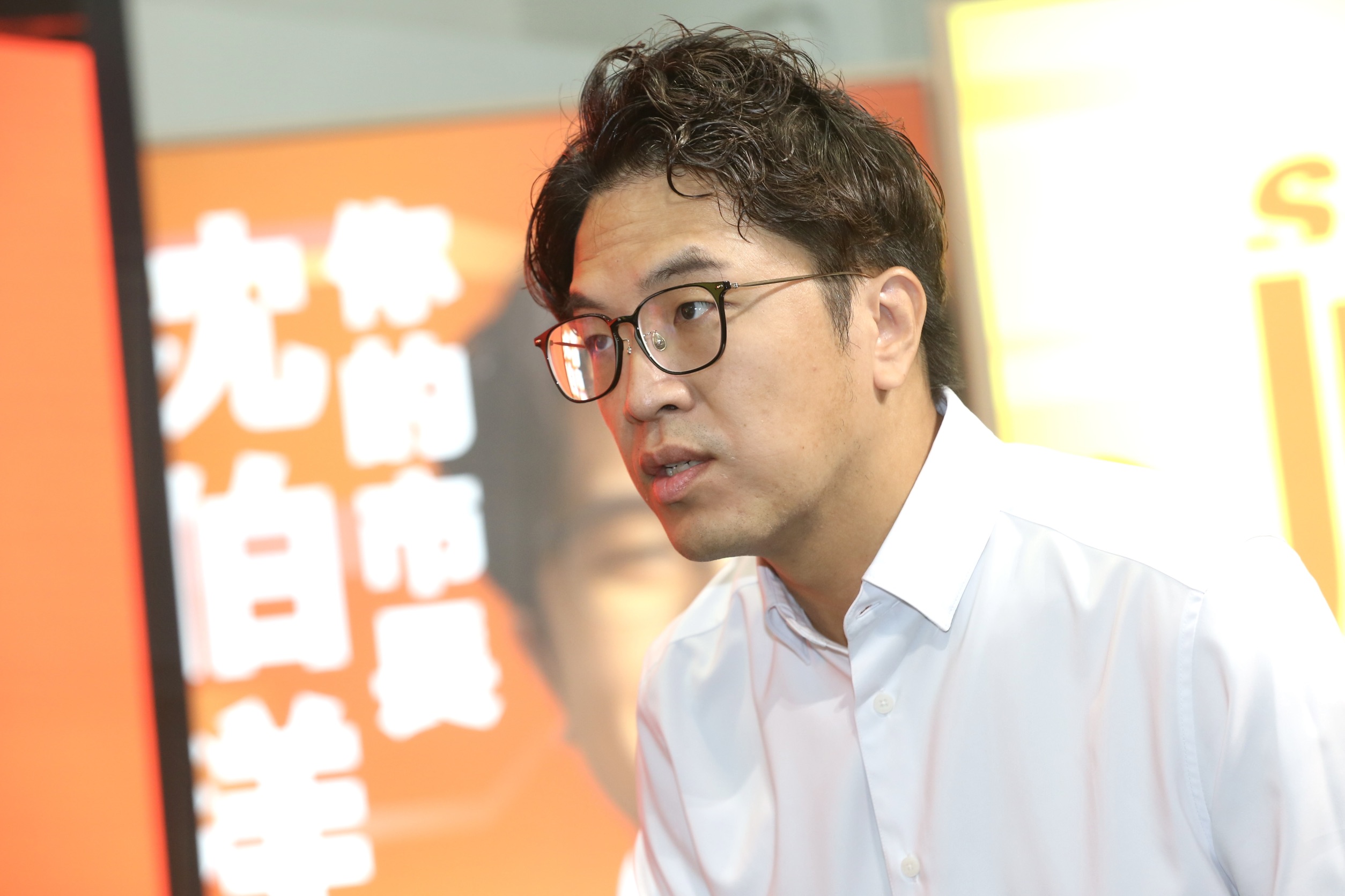 對於蔣萬安身體不適一事,沈伯洋暖回,「我覺得市長的身體非常的重要,希望他能早日康復、多做休息。如果有什麼需要我們這邊配合、調整的,也都讓我們知道。」(鏡報董孟航攝)