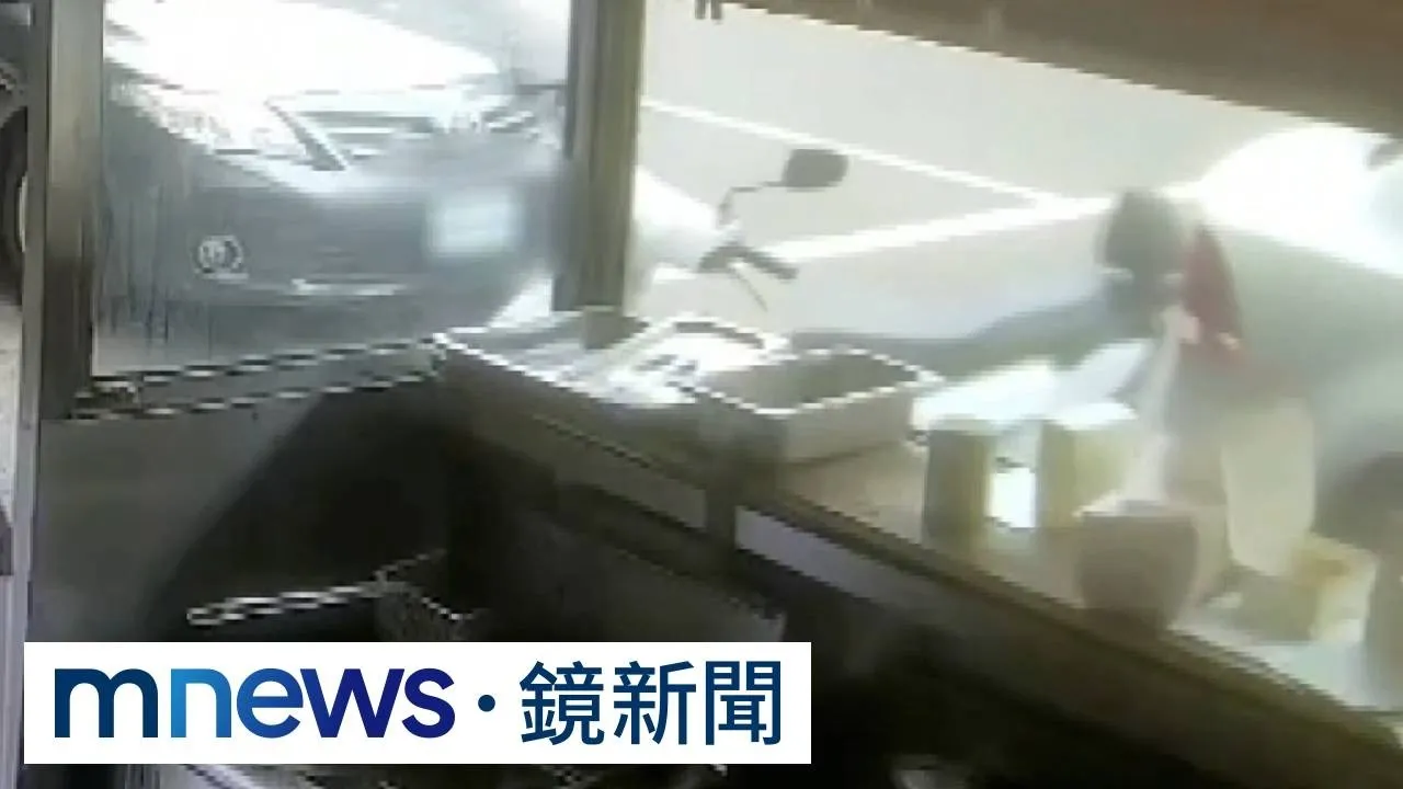 撞倒機車扶起來就「沒關係」？　警認「肇事逃逸」開罰扣照