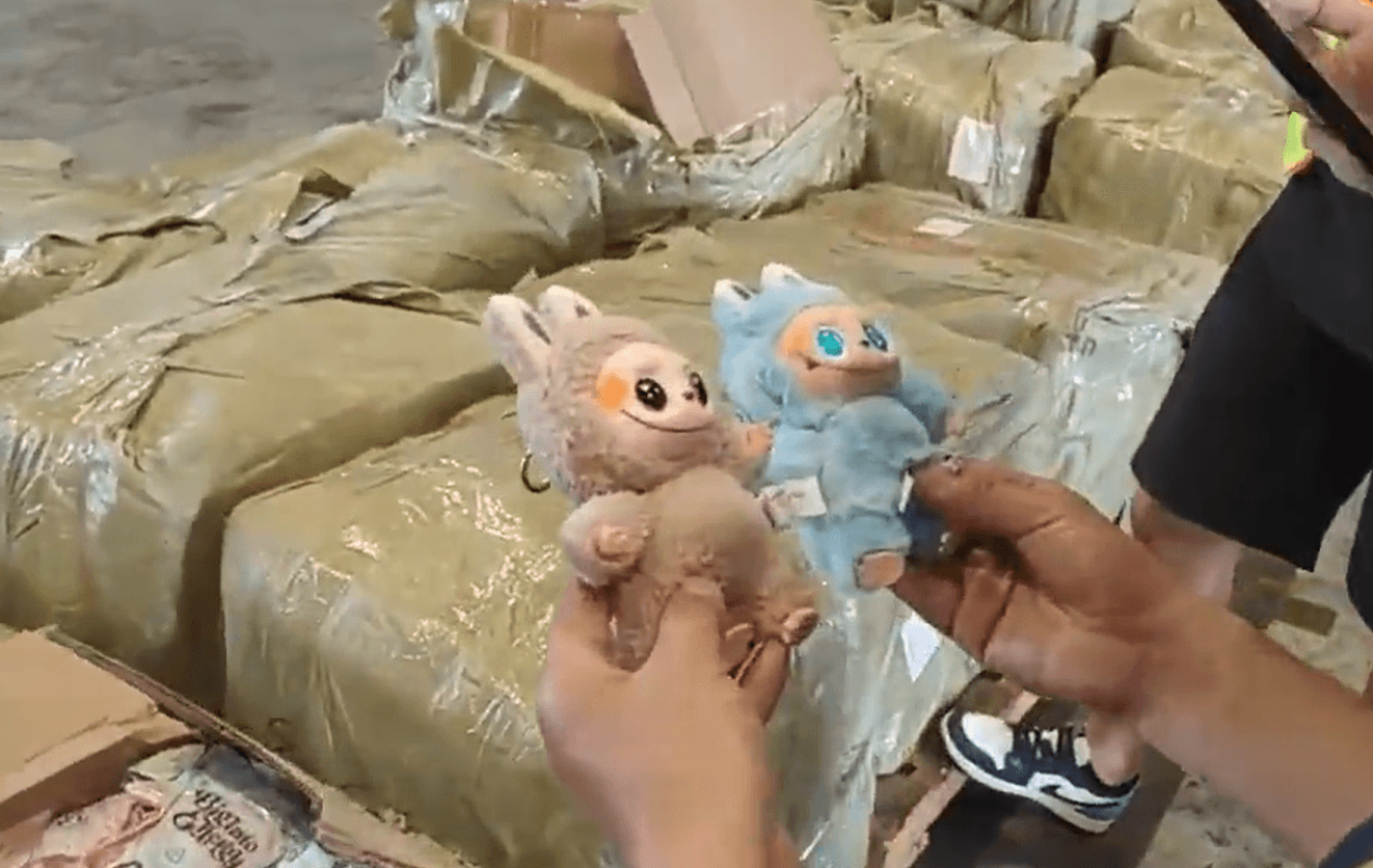 中國海關近來查獲大量盜版Labubu。(翻攝自中國海關微博)