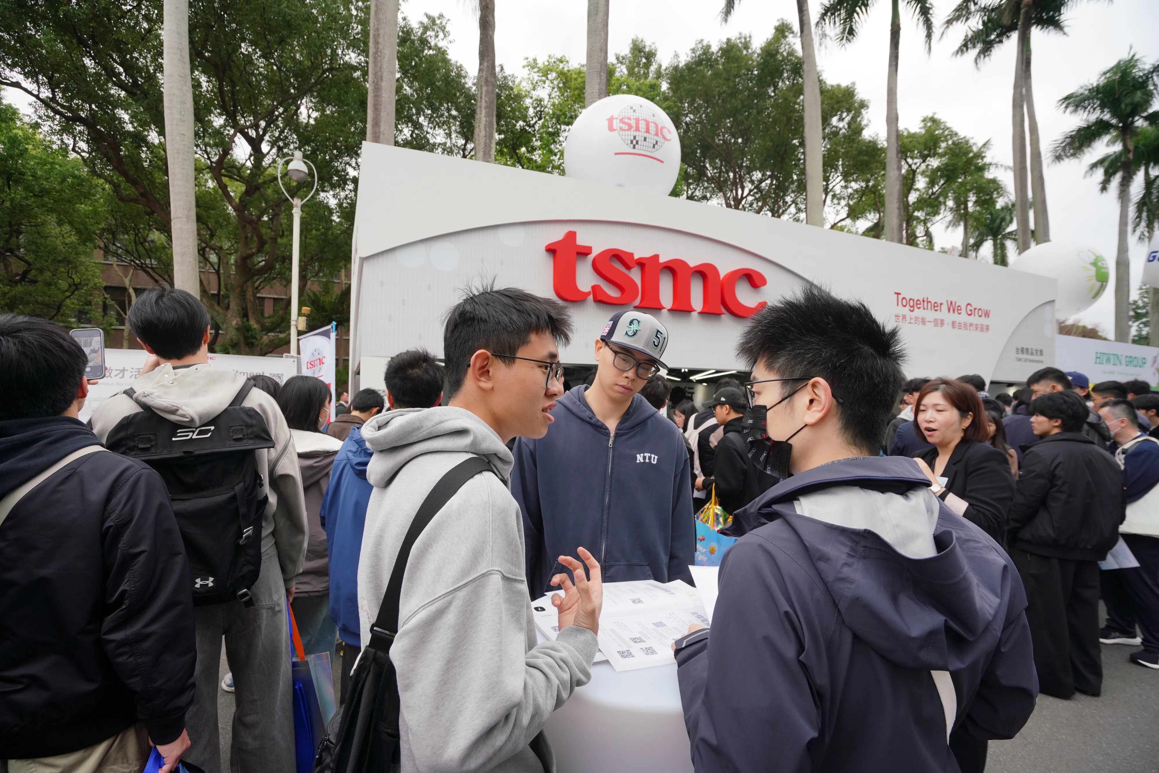 缺工兩樣情1／「連一個大學生都沒有！」　傳產徵才連清潔工都要沾神山光環