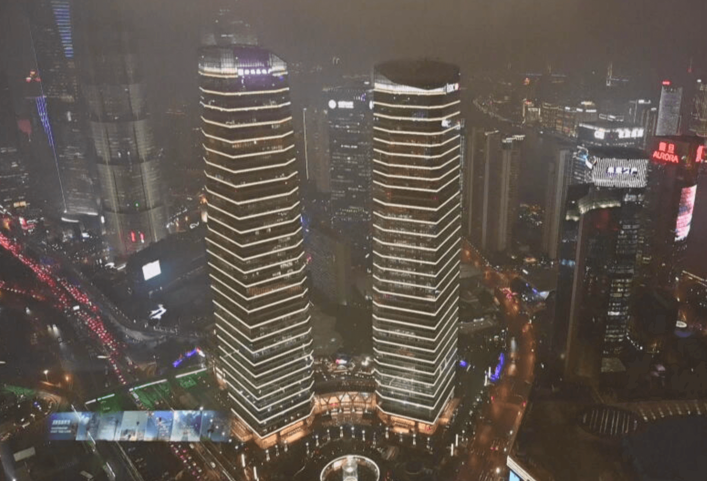 中國許多房企在今年上半年面臨集中還債的壓力,因此開發商掀起一股賣資產變現潮。(路透社)