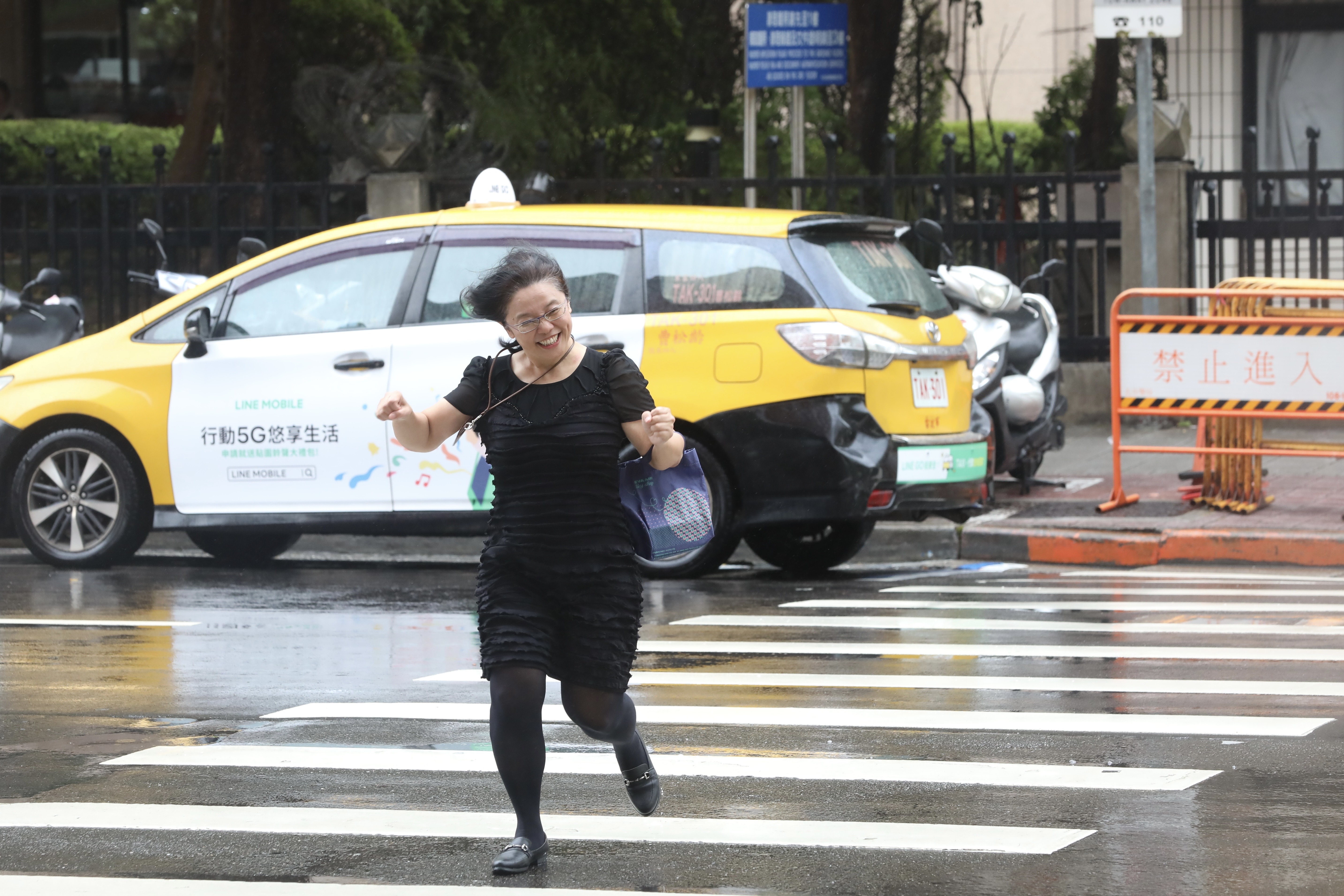 準颱風「白鹿」對台灣無直接影響,但將間接引發西南氣流增強。(鏡報林煒凱)